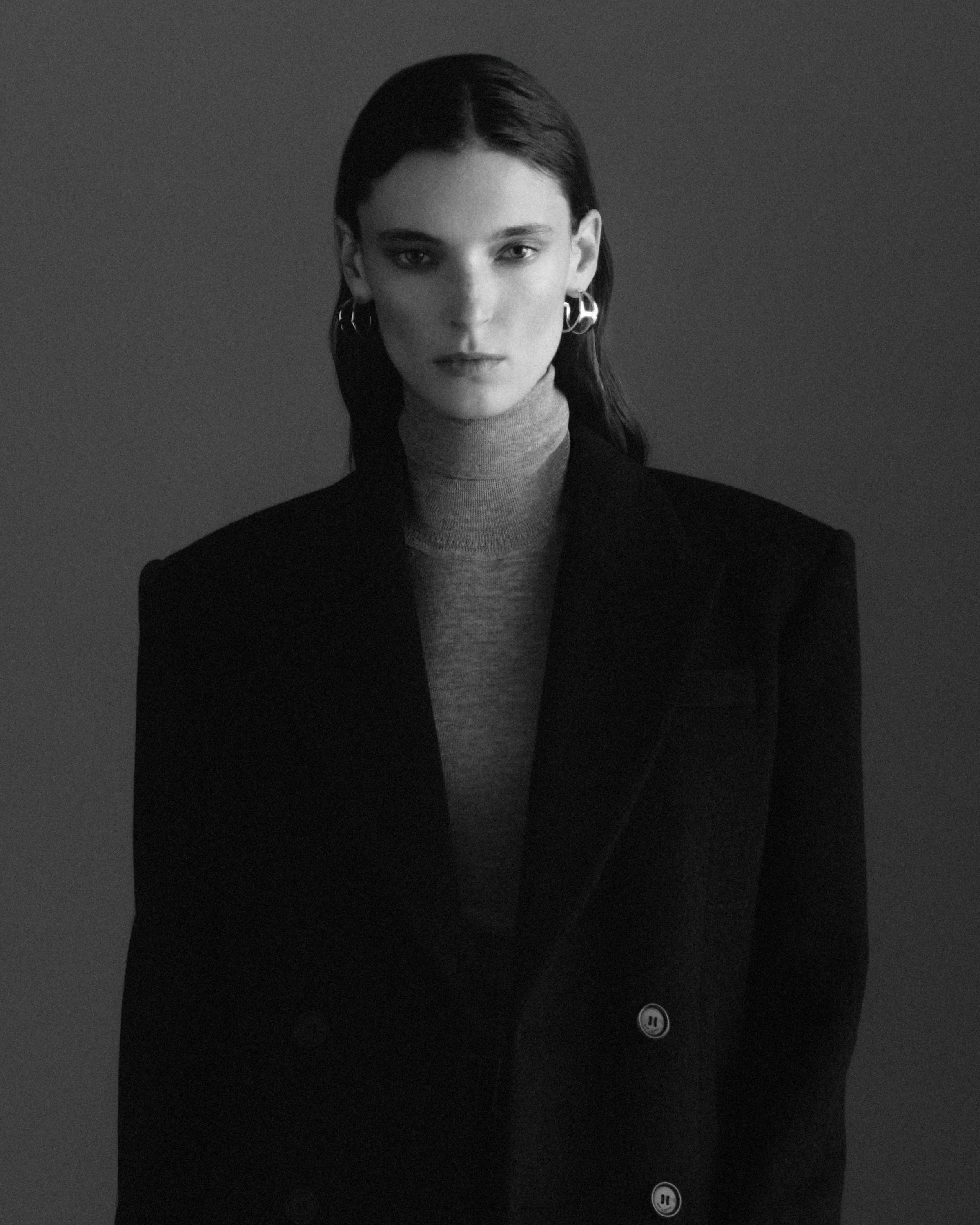 240924_MYTHERESA_ITS_COLD_OUTSIDE_LOOK_09_1178.jpg