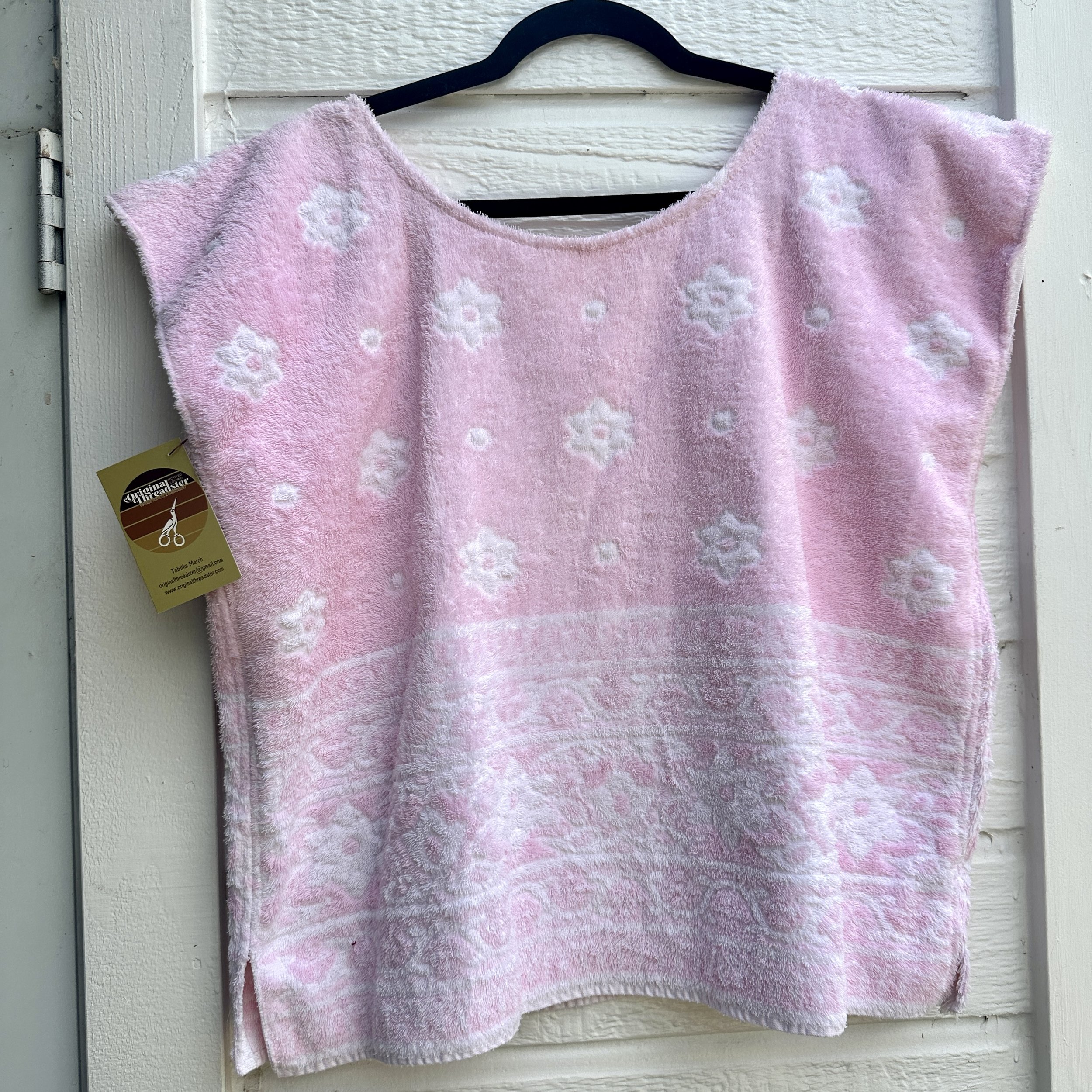 🌸🤍Vintage Towel Top White Pink Flowers