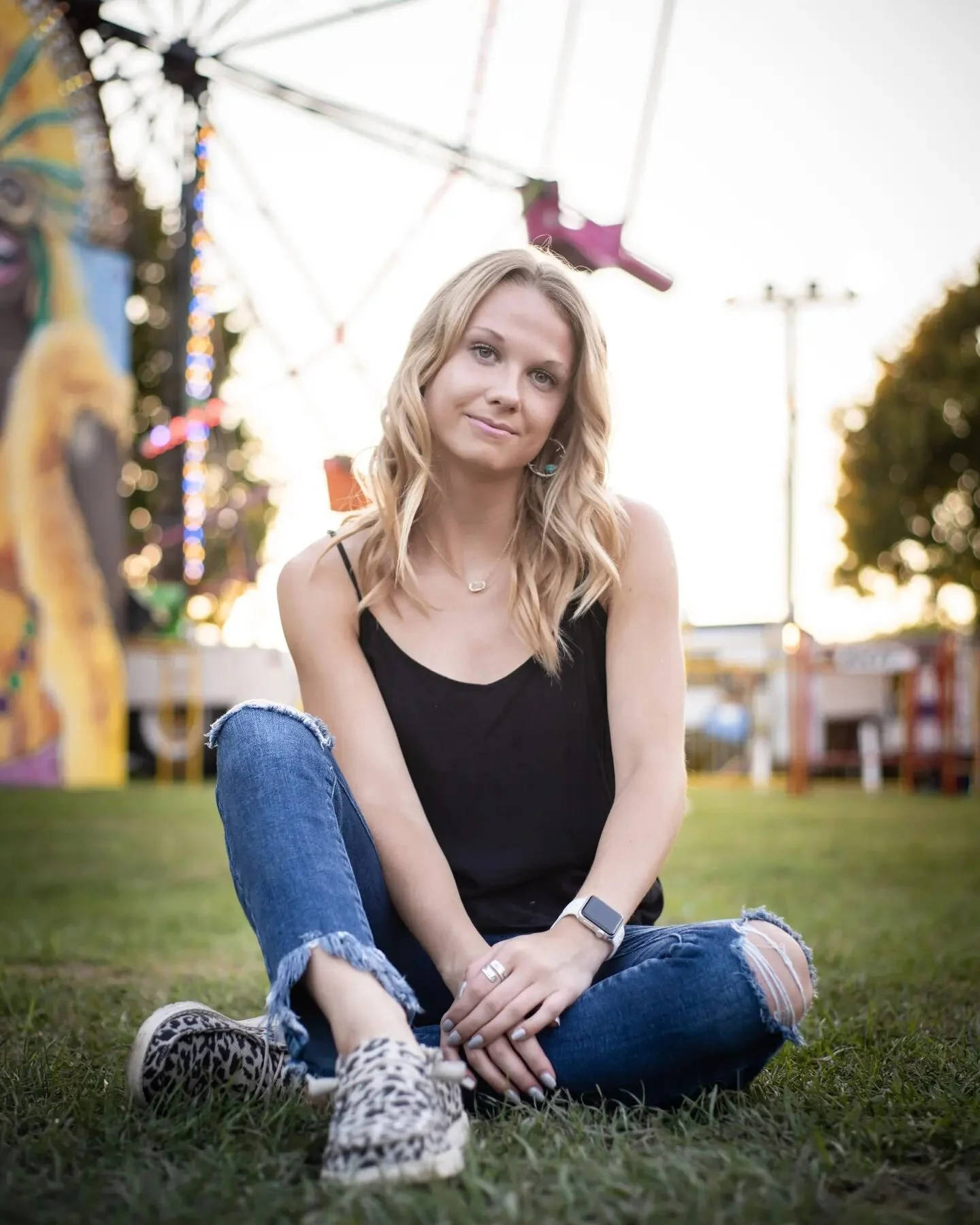 2 posts in one day?!?! 

Me. . .NEVER!!!🙃

I couldn't resist sharing another photo from this awesome senior session!! 🥰

Also peep some jewelry made by @queen_b_farm!! PS: I heard she is going to be at the nittany antique show with some awesome jew