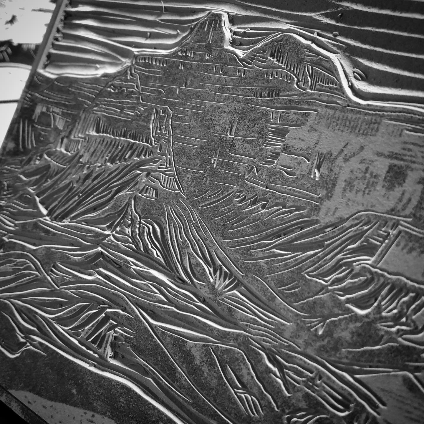 Carving, carving, carving&hellip;&hellip;layers, layers, layers&hellip;.
#linocut #grandcanyonart