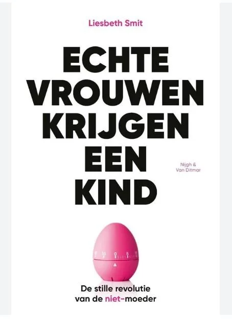 Echte vrouwen krijgen kinderen
Hoe ga je om met (impliciete) verwachtingen van jezelf en je omgeving? Waarom vinden we het moederschap zo vanzelfsprekend, en zijn ‘vrouwelijkheid’ en ‘moederschap’ zo onlosmakelijk met elkaar verbonden?