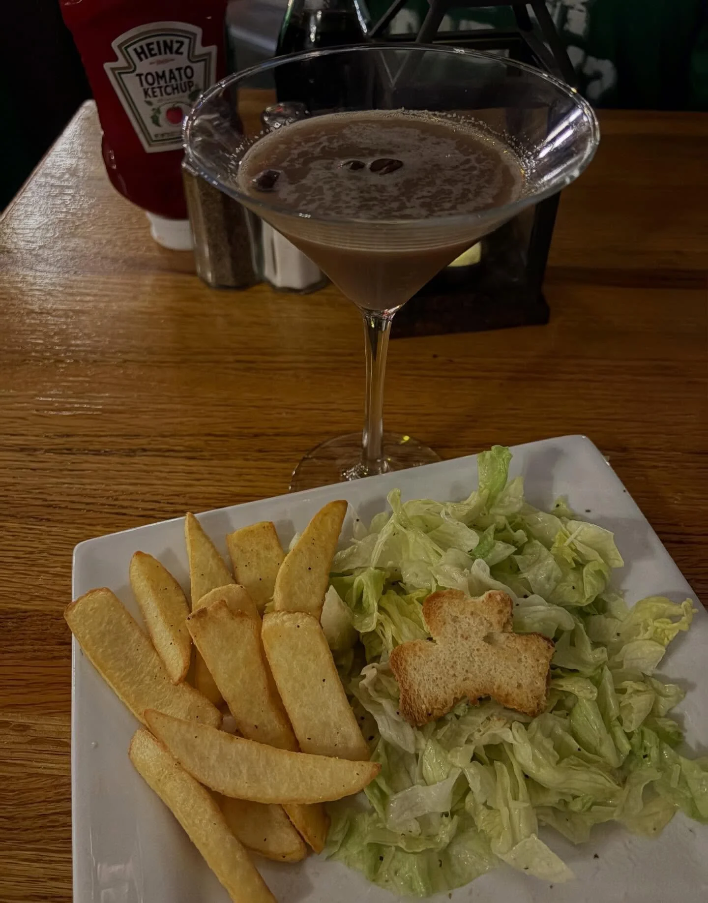 Girls, Paddy Mac's is calling! 🥂 Time for espresso martinis, fries, and salad - the holy trinity of girl dinner nights. Tonight's the night! 🍸