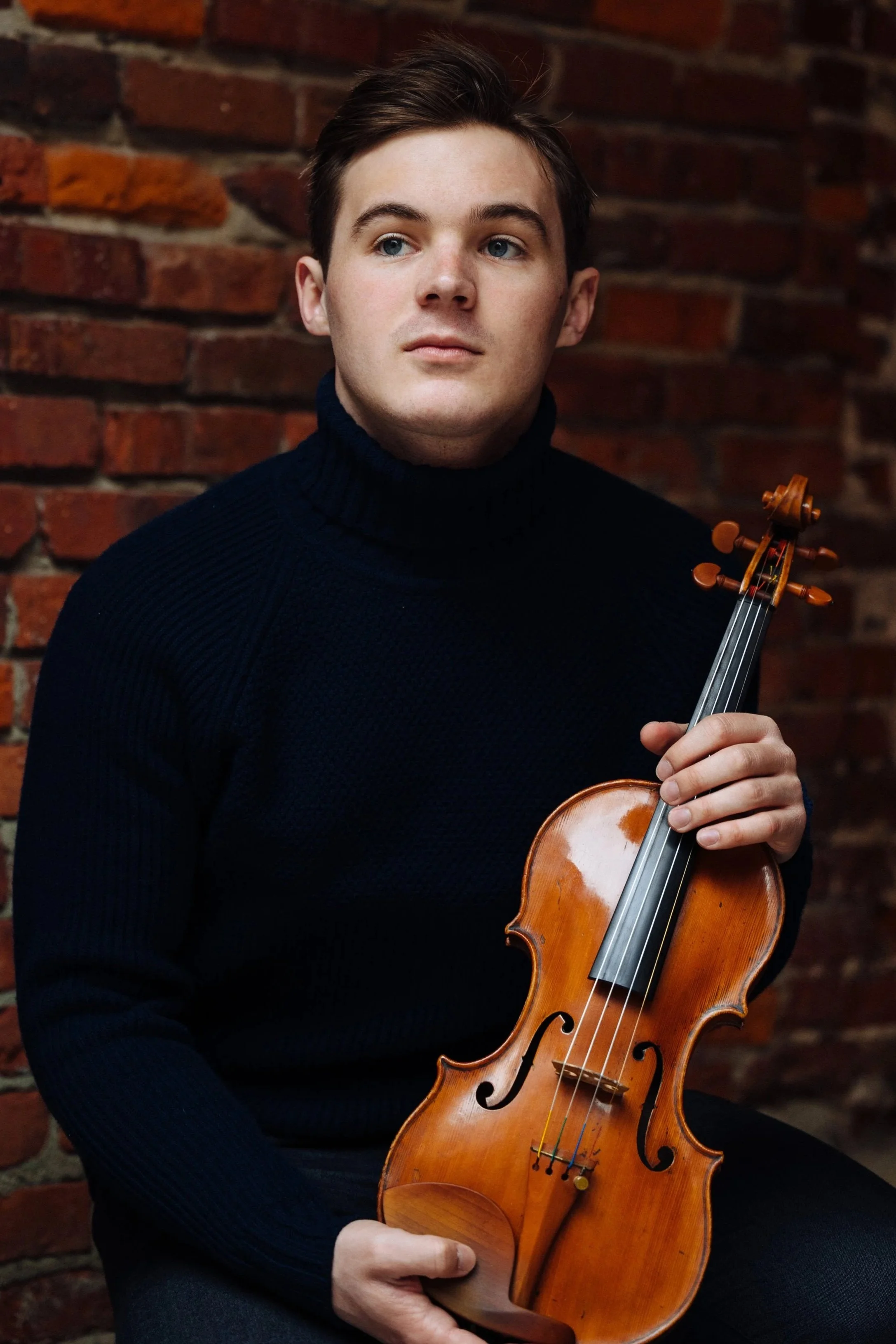 Adrian Steele headshot with violin
