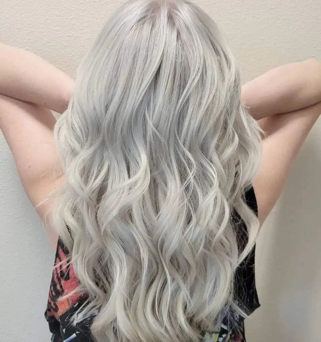 PLATINUM QUEEN!! 👑
Root and Tone maintenance on this Platinum Beauty! 🤍
♡
♡
Booking up quickly for Spring! Shoot me a text to book your appointment!
☎️ 720-839-3465 
♡
♡
#postinthrees #realpeople #chicksthatrock #stylistssupportingstylists #allshad