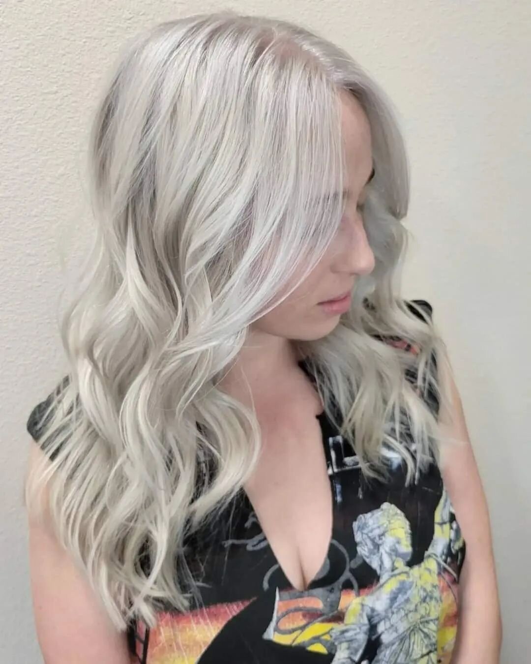 PLATINUM QUEEN!! 👑
Root and Tone maintenance on this Platinum Beauty! 🤍
♡
♡
Booking up quickly for Spring! Shoot me a text to book your appointment!
☎️ 720-839-3465 
♡
♡
#postinthrees #realpeople #chicksthatrock #stylistssupportingstylists #allshad