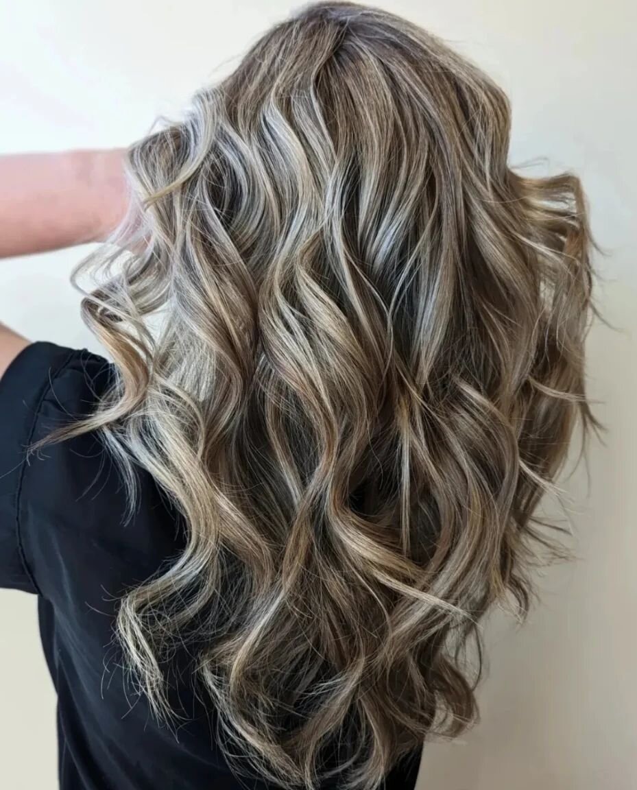 Beautiful Blonde Ribbons
 just in time for SPRING!!! 
🐣🌷🌤️🥰
&bull;
&bull;
SWIPE for more Pics!!!
&bull;
&bull;
&bull;
Text to Book Your Spring Appt!
720-839-3465
&bull;
&bull;
&bull;
#realpeople  #springisinthehair #firstdayofspring #lightenup #l
