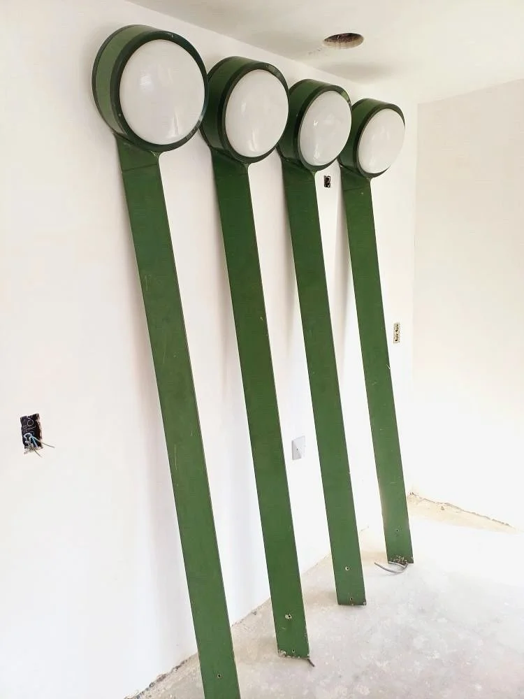 [SOLD] Icons: 4 x FLOS &ldquo;Tamburo&rdquo; green outdoor lighting fixtures by Tobia &amp; Afra Scarpa, 1973 Italy. 

Largest edition with a height of 240 cm. 
Condition is vintage with traces of use - this charming set of design icons is priced acc