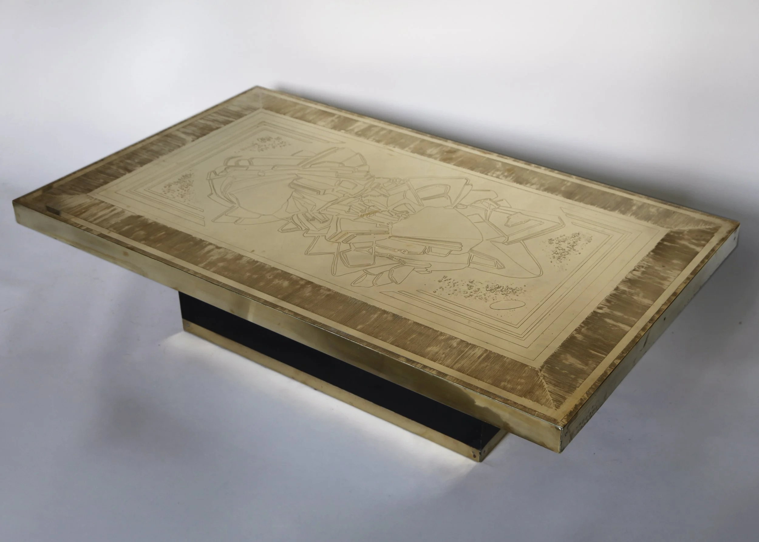 golden etched brass table ricco d lova creation 2.jpg
