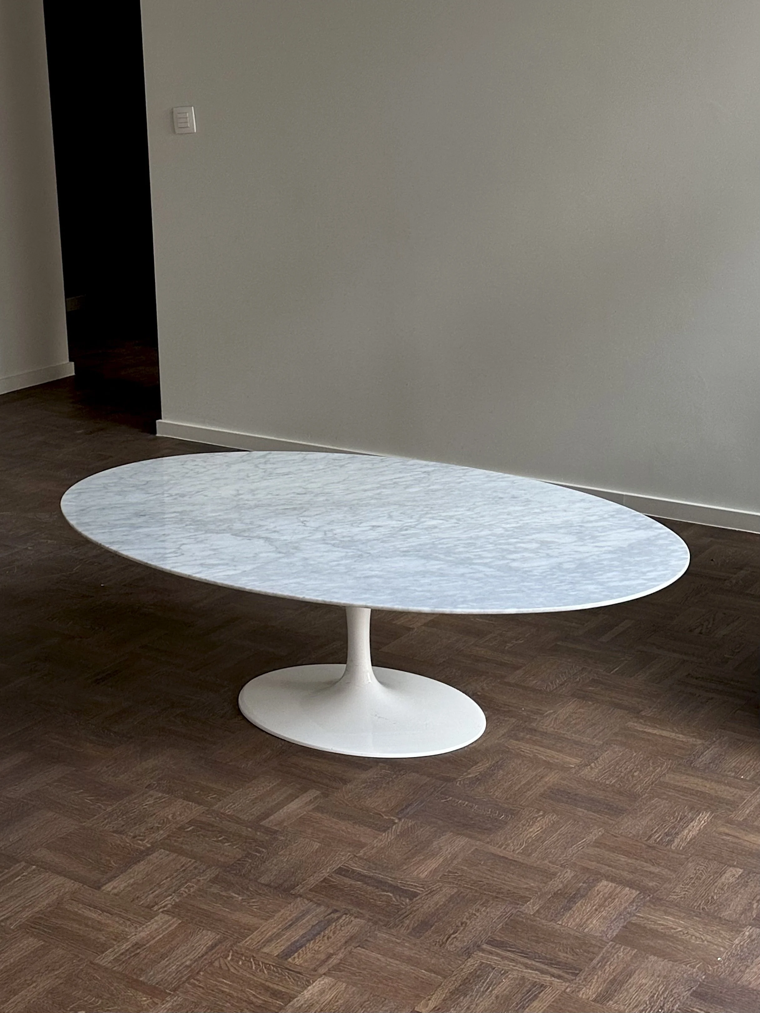Oval Tulip coffee table by Eero Saarinen for Knoll.jpg