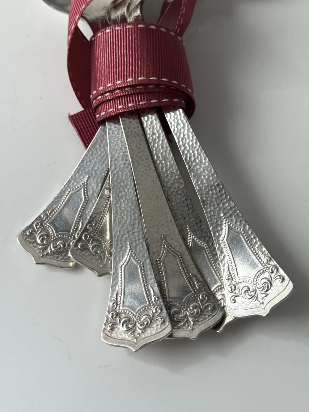 VINTAGE ROGERS 1881 A1 'PLYMOUTH' PATTERN SILVER PLATED SOUP SPOONS C  1917 SET OF SIX — Folly Fine Company