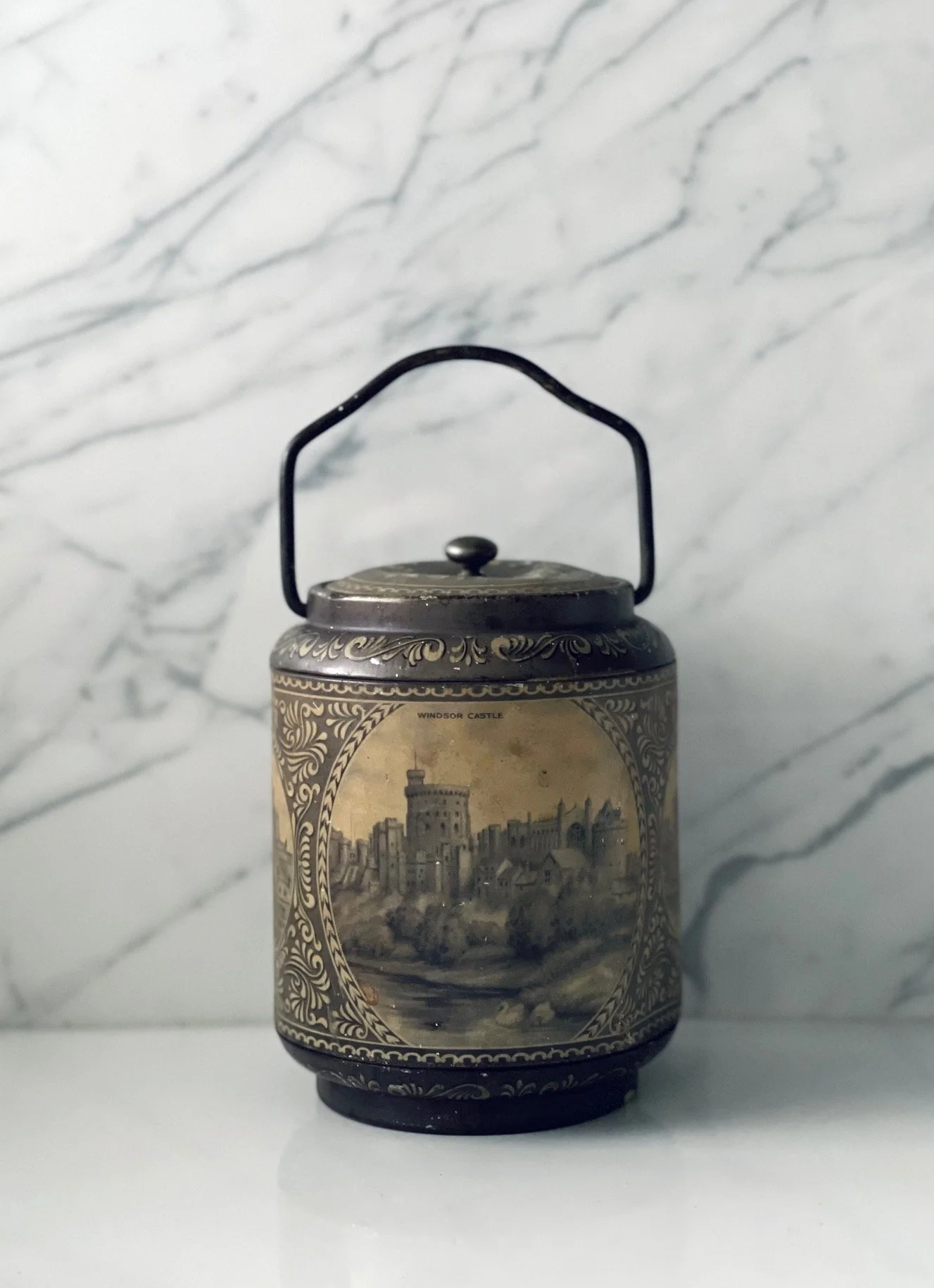 VINTAGE SANDERS MINTS TIN — Folly & Fine Company