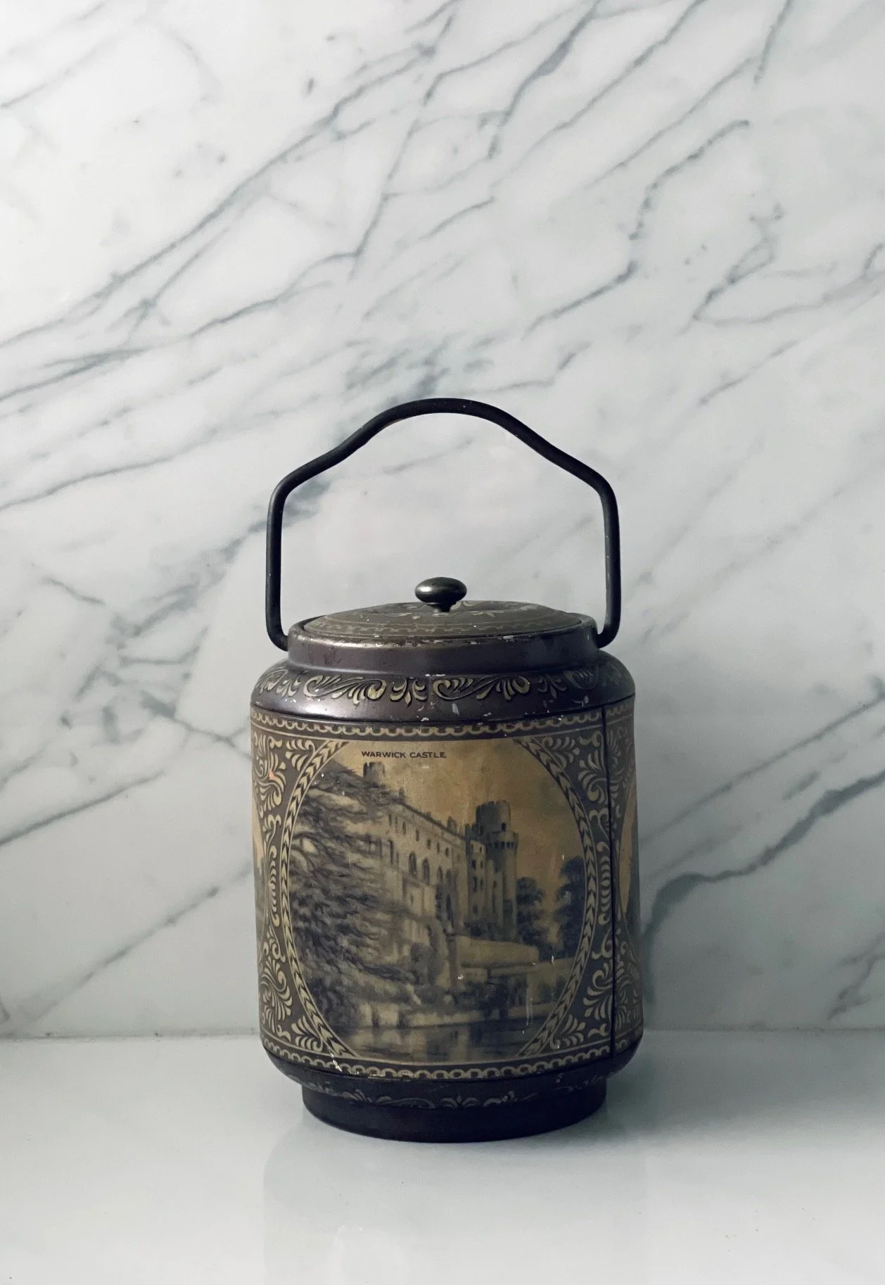 VINTAGE SANDERS MINTS TIN — Folly & Fine Company