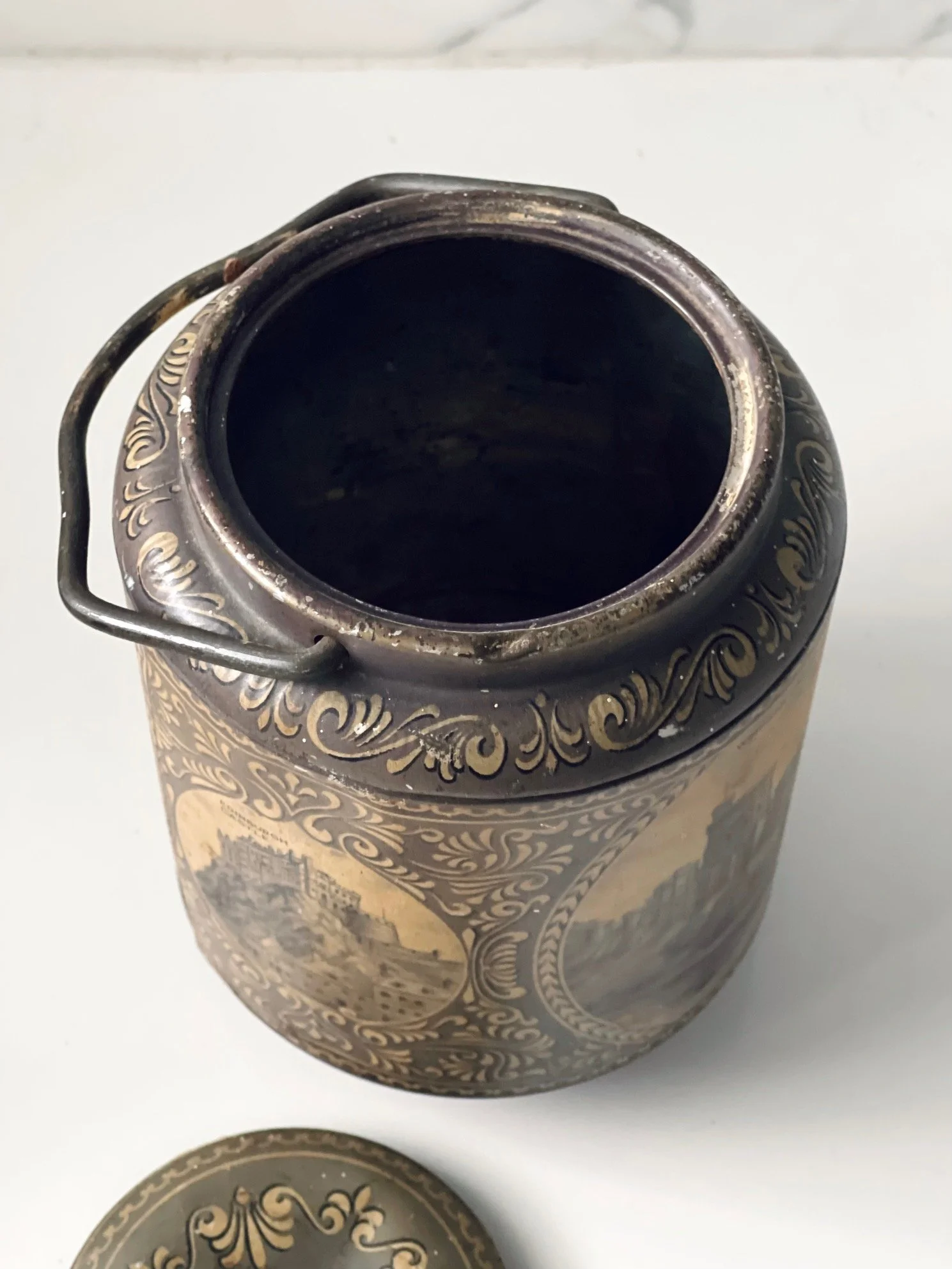 VINTAGE SANDERS MINTS TIN — Folly & Fine Company