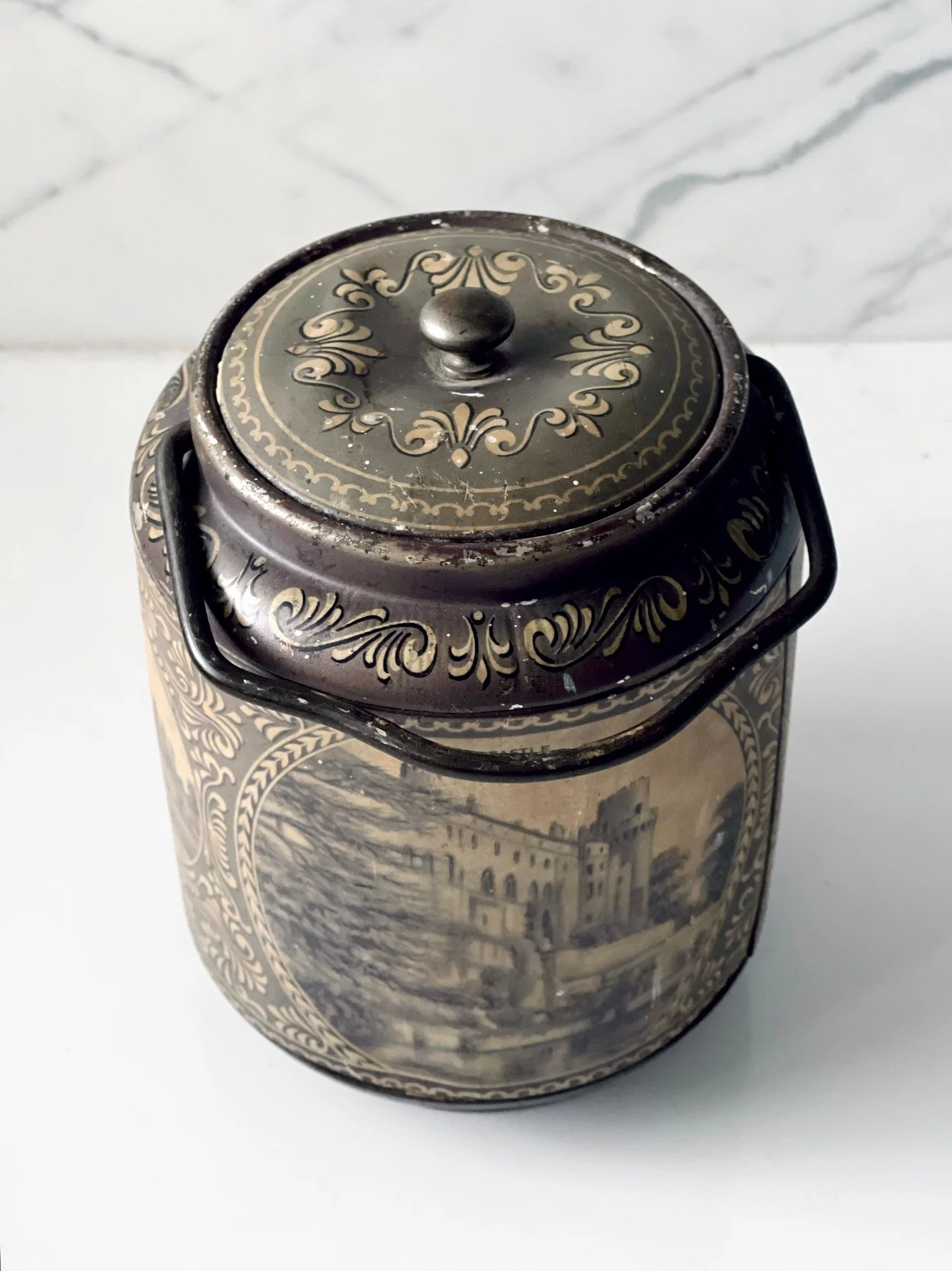 VINTAGE SANDERS MINTS TIN — Folly & Fine Company