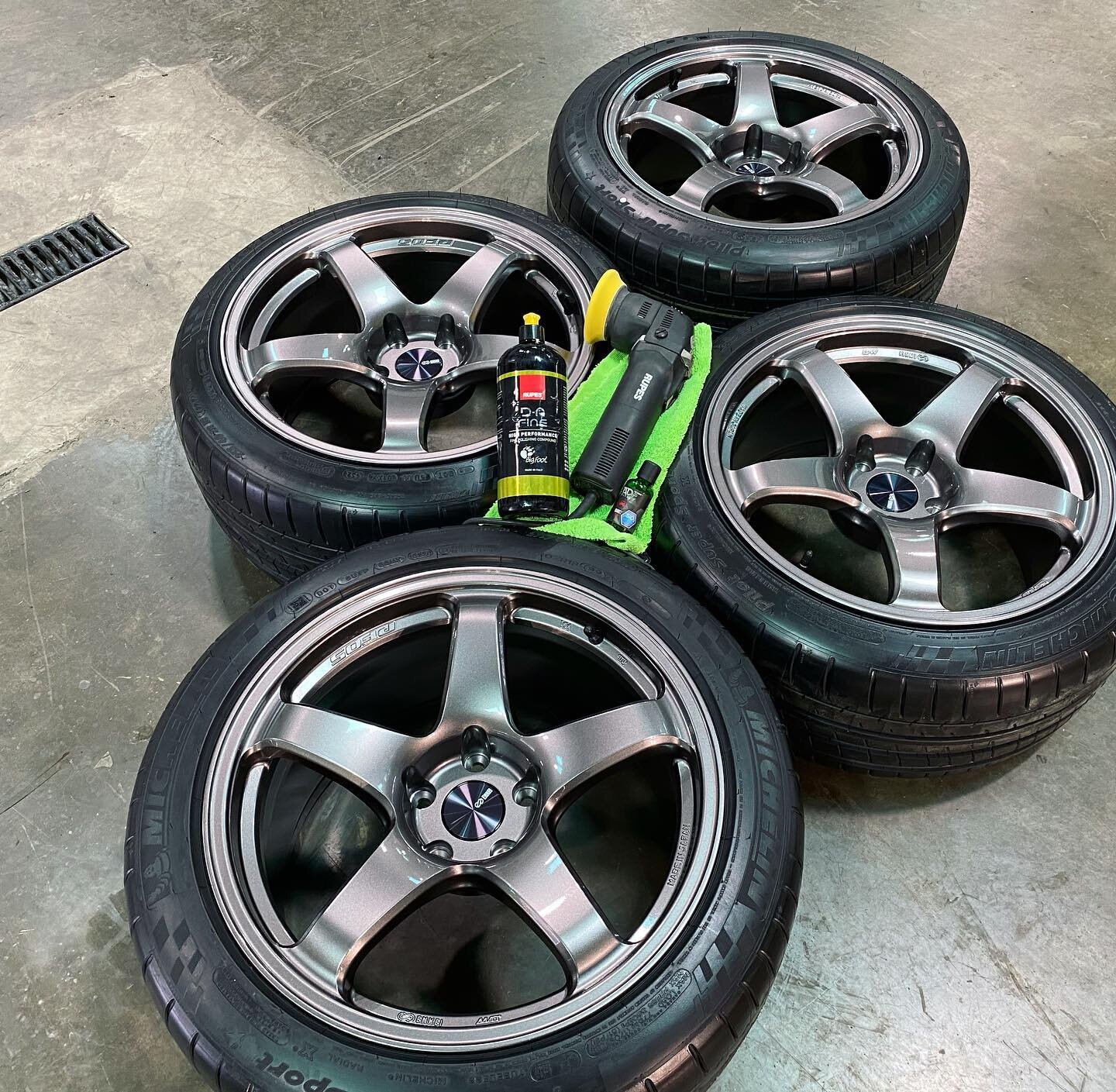 Did you know that we will ceramic coat your new wheels? These Enkeis came in for a full polish and a @jadeceramic #quartzpro 5 year coating. Even the newest finishes have untapped gloss that is begging to be uncovered! #pittsburghdetailing #ceramicco