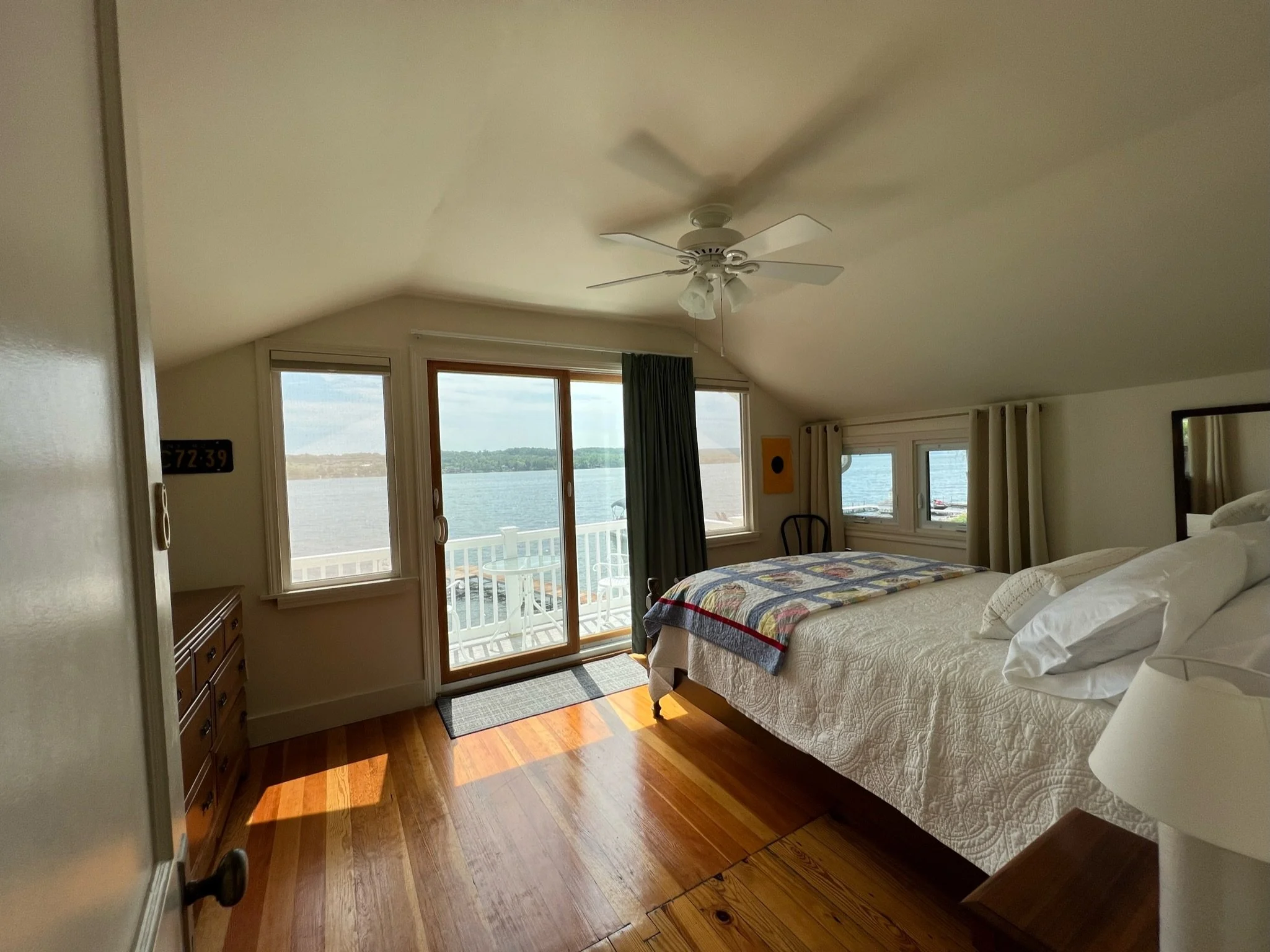 Front Queen Room with balcony