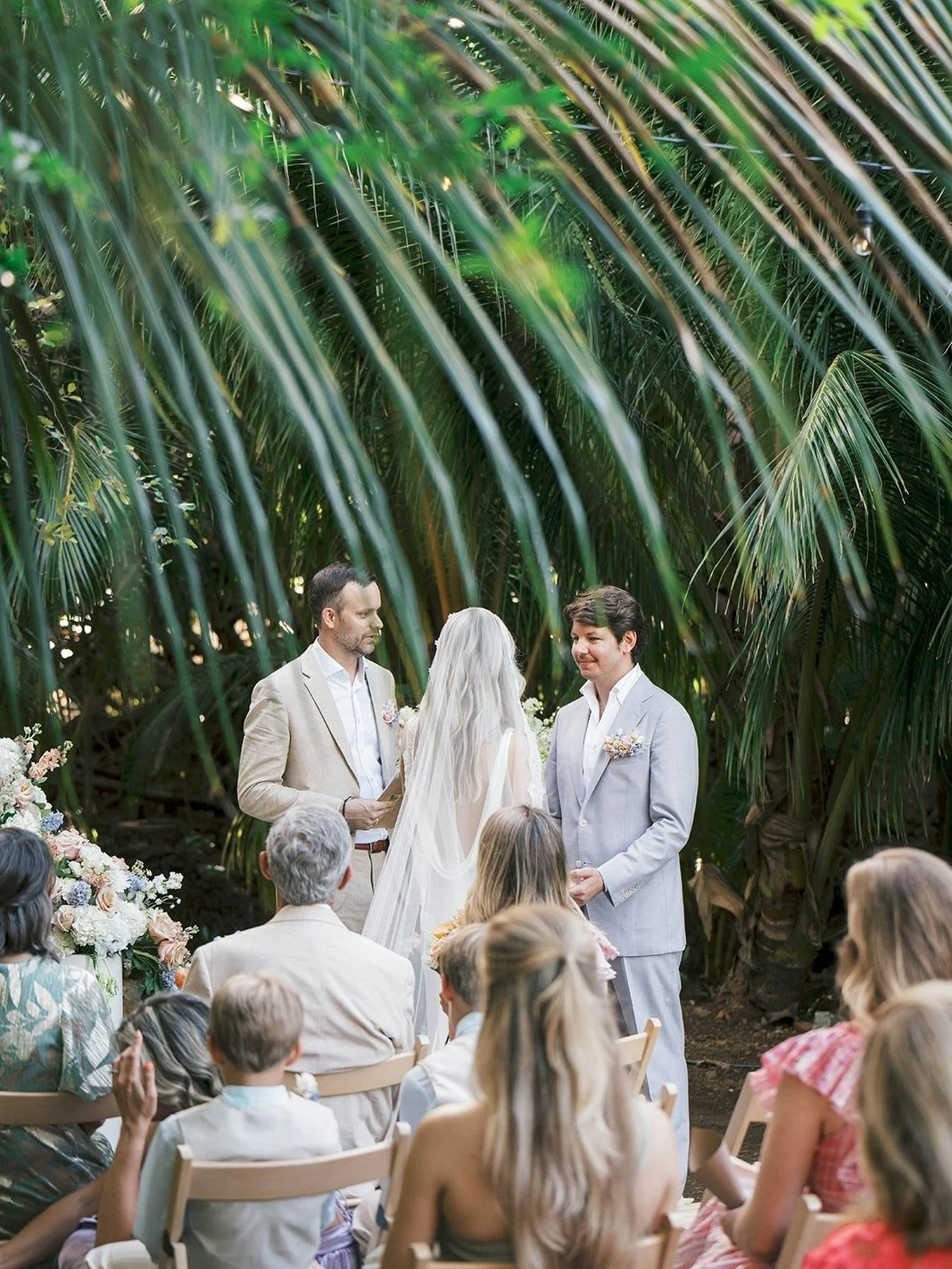 Say &ldquo;I do&rdquo; surrounded by palms + petals, and The Hideaway magic. 💗 

Photographer: @lanadelmarphoto
Florist: @budsandrosesfiori
Venue: @hideawayhullbay
---
#weddingvenue #destinationwedding #destinationweddingplanner #thehideawayhullbay 