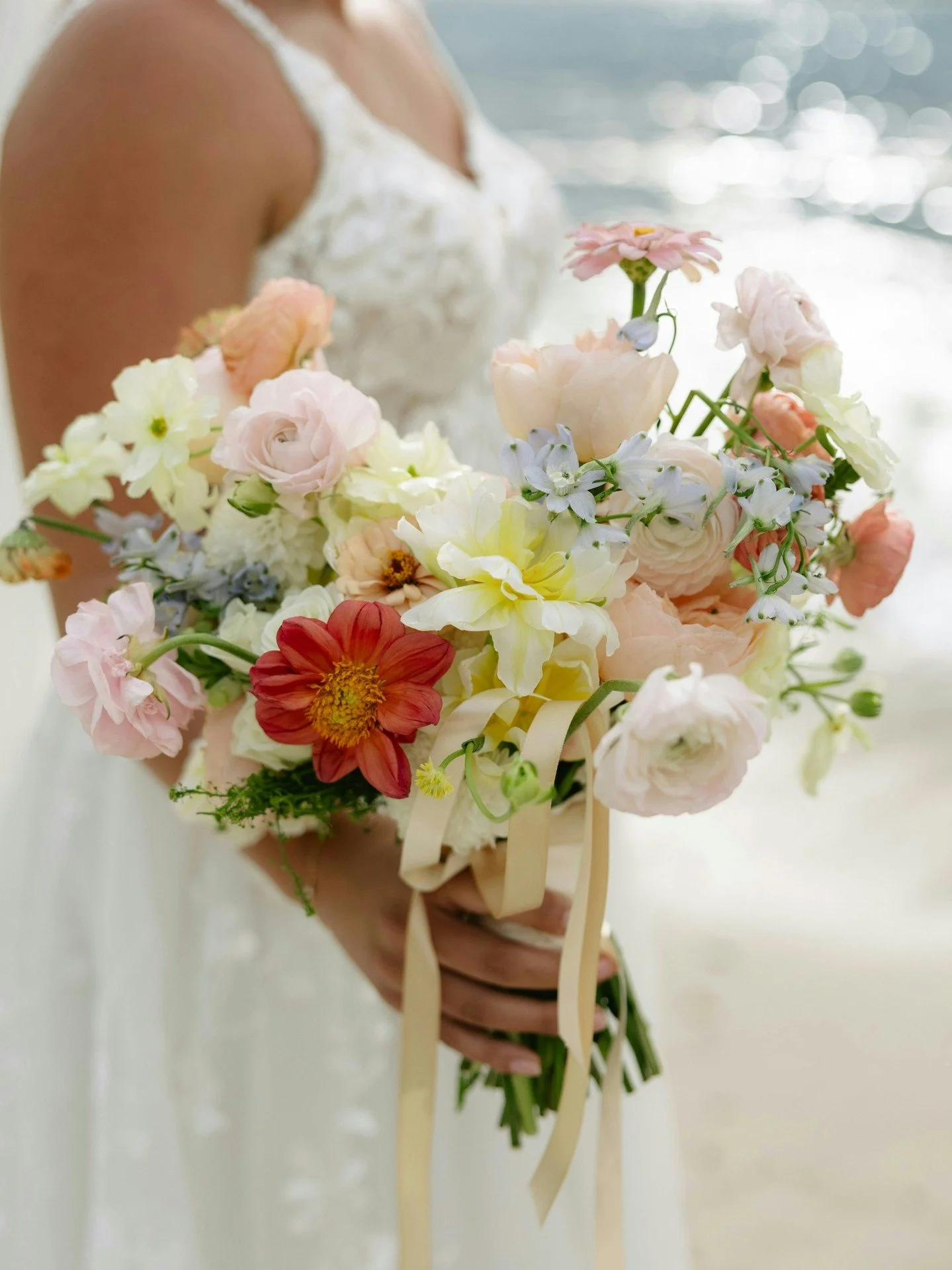 Blooming with personality &rarr; every bride&rsquo;s bouquet is a reflection of her, and we&rsquo;re H E R E for it! 😍 

Photographer: @averyphillips__
Florist: @eastendflowershop
---
#weddingvenue #destinationwedding #destinationweddingplanner #the
