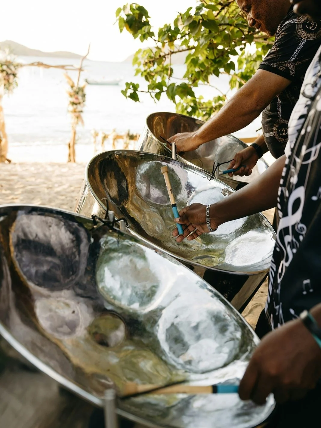 Feeling the rhythm of this perfect moment 🎶 Steel drums set the tone for a true Caribbean celebration &amp; they are the perfect way to welcome your guests to start your beachside ceremony in island style.

Photographer: @kellipeevey
Florist: @easte
