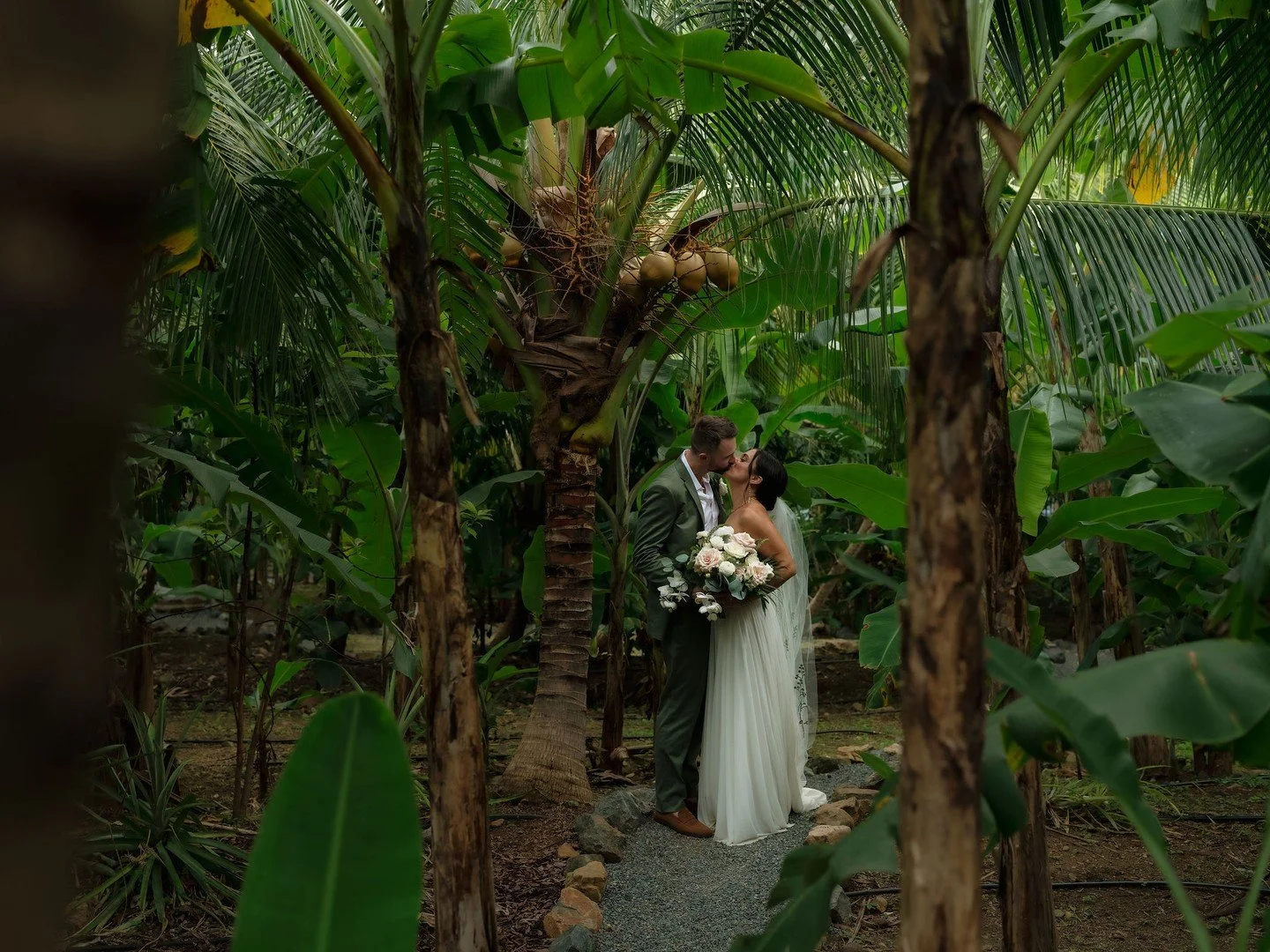Sneak away for a moment of your own &rarr; Because every love story needs a few stolen kisses in The Hideaway Farm. 

Photographer: @capturedbycase_mn
Florist: @budsandrosesfiori
Venue: @hideawayhullbay
---
#weddingvenue #destinationwedding #destinat