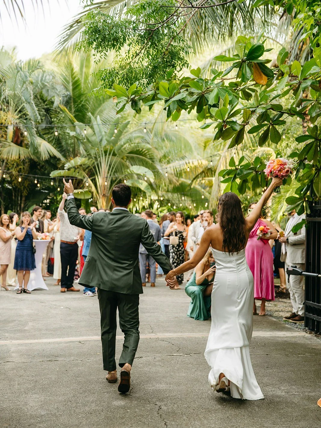 This is how you make an entrance! Our cocktail hour packages set the tone for the night ahead, bringing everyone together for a fun start to your celebration! 🥂✨

Photographer: @chelseywilliamsphoto
Florist: @budsandrosesfiori
Venue: @hideawayhullba