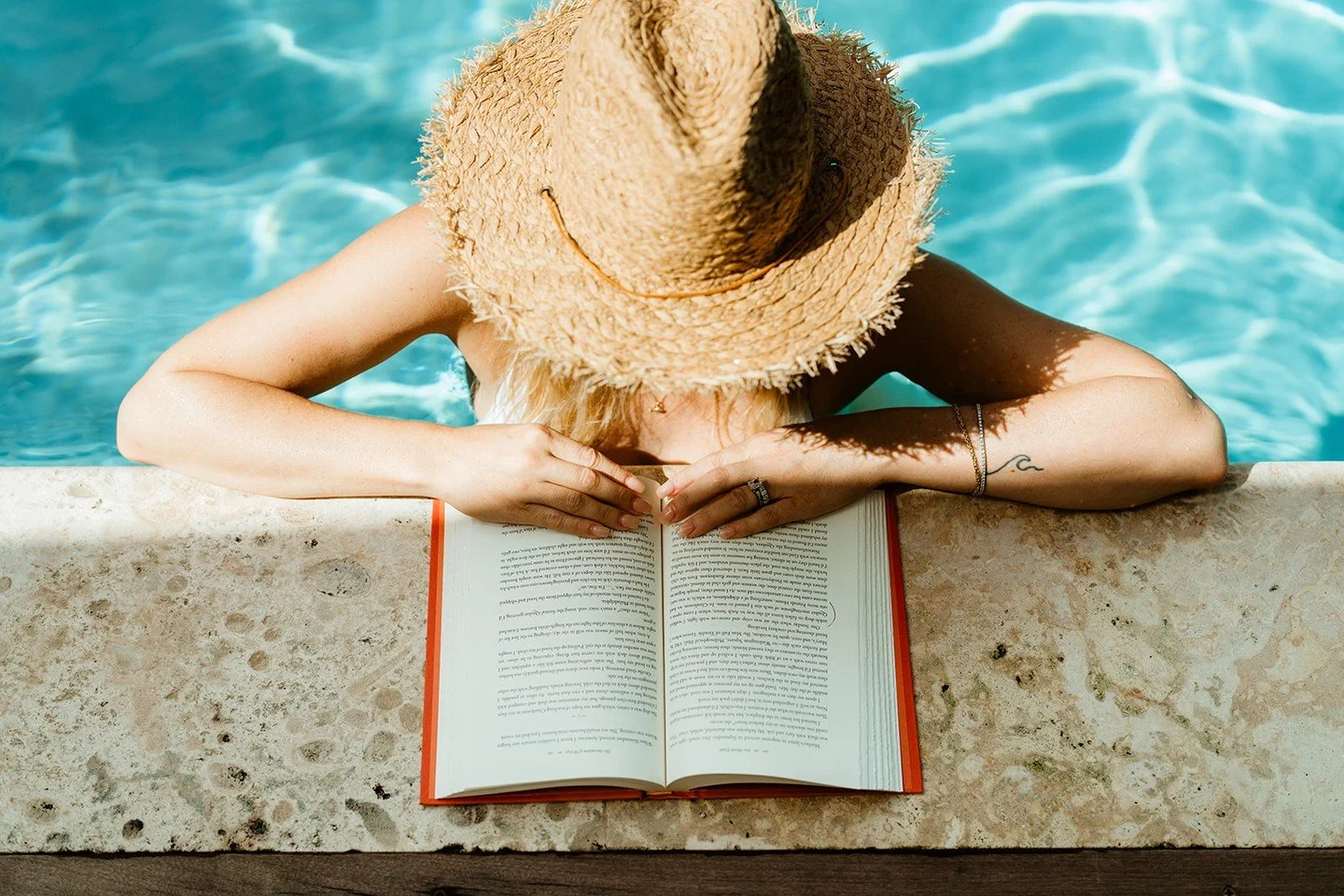 Read more ✅ Travel more ✅ Get a tan ✅ New Years Resolutions hit different in St. Thomas &rarr; We can't wait to see you poolside &amp; checking everything off your list for 2026! 

---
#stthomasvirginislands #stthomasusvi #usvirginislandsstthomas #us