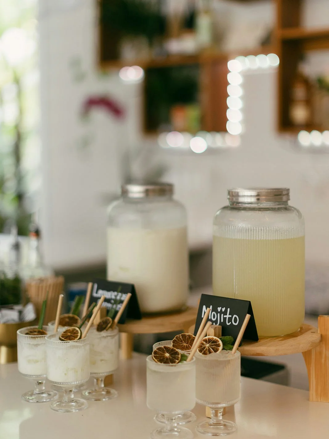 Shake things up w/ a Cocktail Hour curated specifically to you &amp; your guests! With Hideaway Farm fresh ingredients at our fingertips, we promise to deliver sips that will taste as good they look! 😋

Photographer: @lindsandmax 
Venue: @hideawayhu