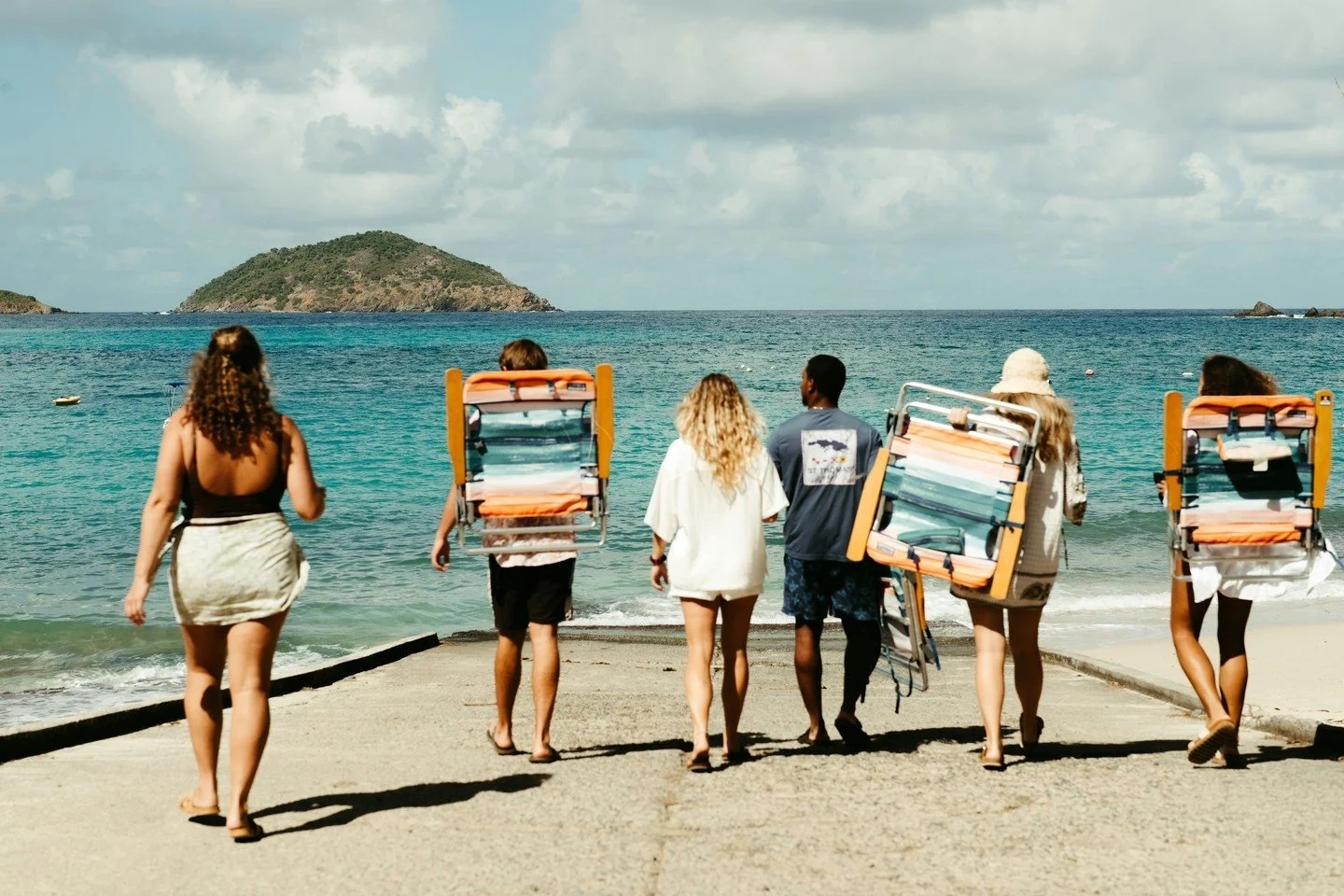 Load up &amp; head out &rarr; The beach is calling! Hull Bay is just steps from our main gate + it's the perfect spot to chill, catch a vibe, &amp; sip on a yummy cocktail from @theshackhullbay! 

---
#stthomasvirginislands #stthomasusvi #usvirginisl