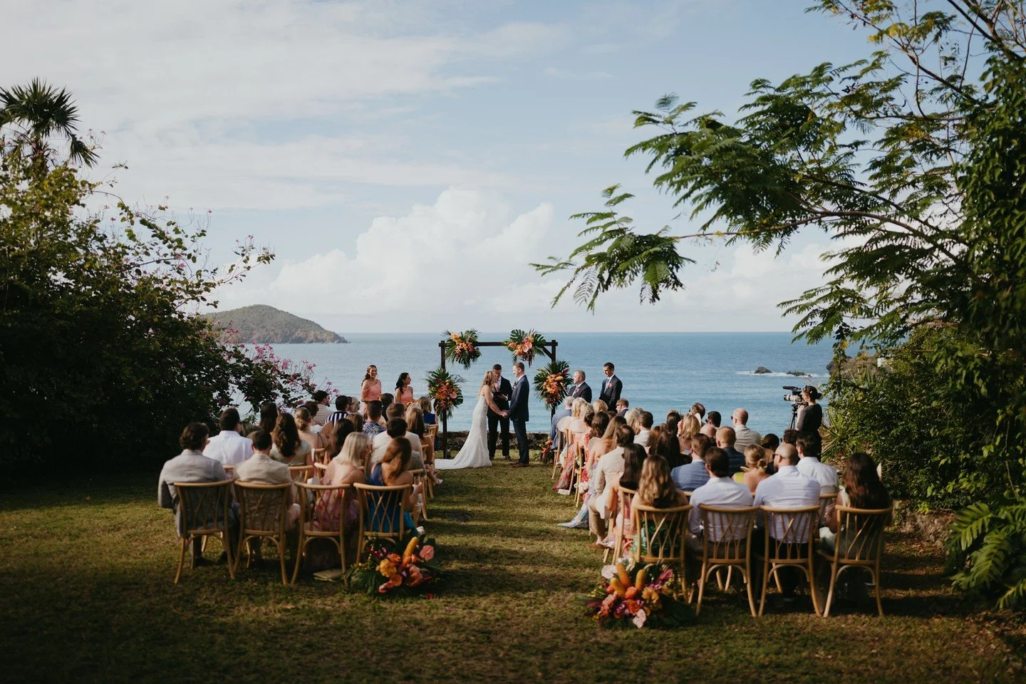 Name a better view...we'll wait 😉 The House on the Hill ceremony venue is the best way to blow your guests away! 

Photographer: @usviphotographer
Florist: @budsandrosesfiori
Venue: House on the Hill @hideawayhullbay
---
#weddingvenue #destinationwe