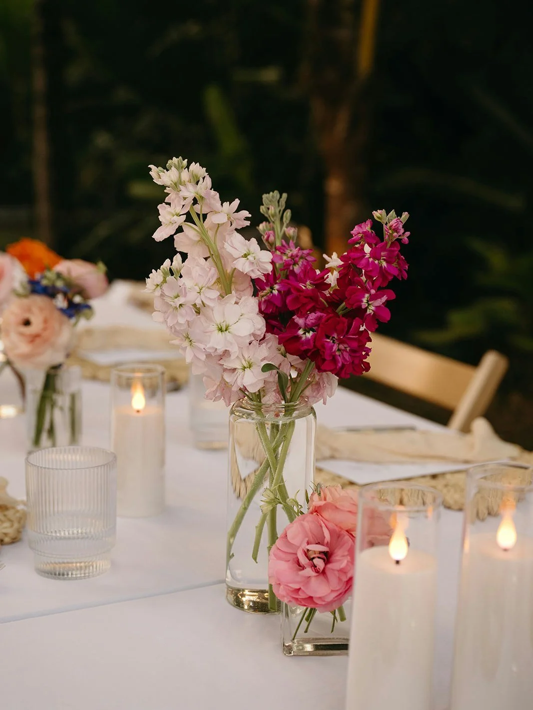 As the sun sets, the celebration glows on beneath the palms as candlelight mixes with the moonlight under the Caribbean sky.

Photographer: @kellipeevey
Florist: @budsandrosesfiori
Venue: @hideawayhullbay

...

#usvi #virginislands #destinationweddin