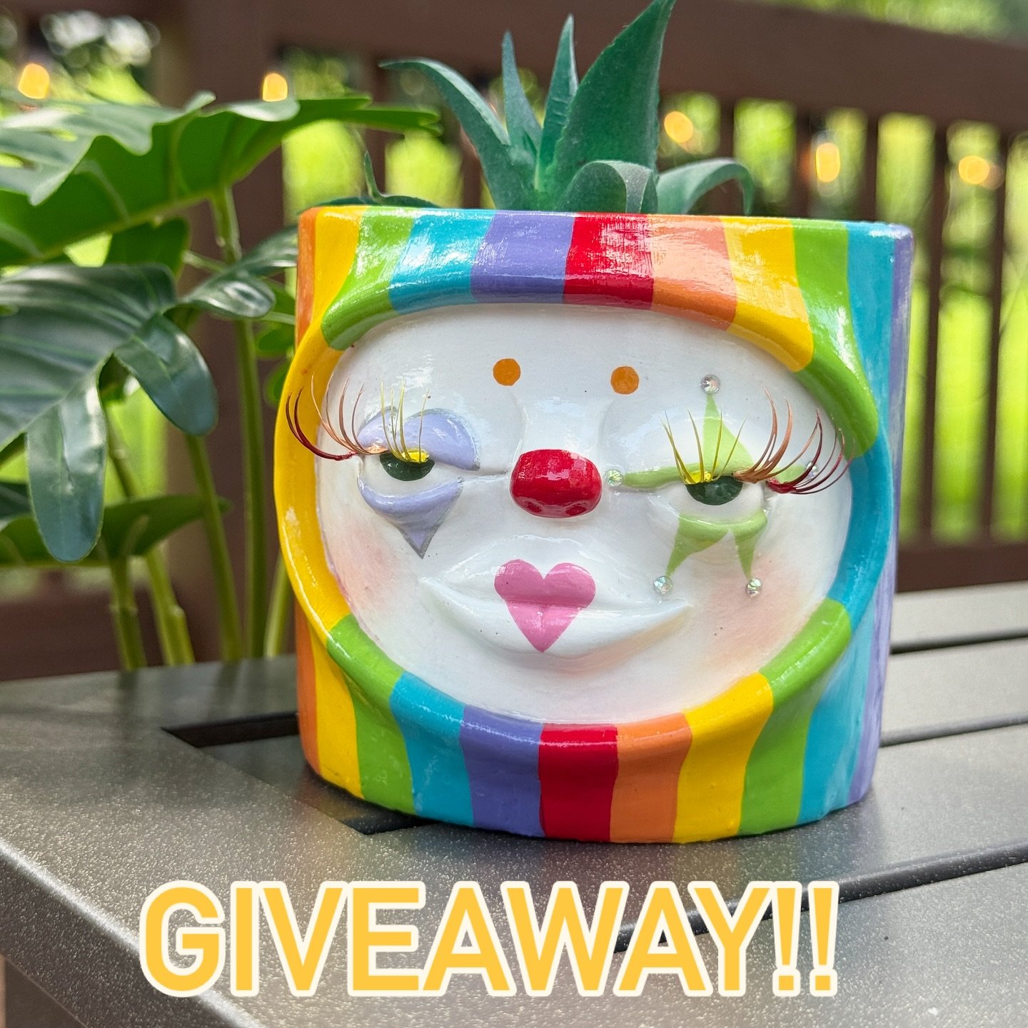 To celebrate this new batch of plant pots, this rainbow clown pot will be going to one lucky winner 🌈🤡

To enter:
1. Be following @emmabugstudio 
2. Like this post 
3. Tag a friend in the comments 🫶

Winner will be chosen July 9th! 
US only, I&rsq