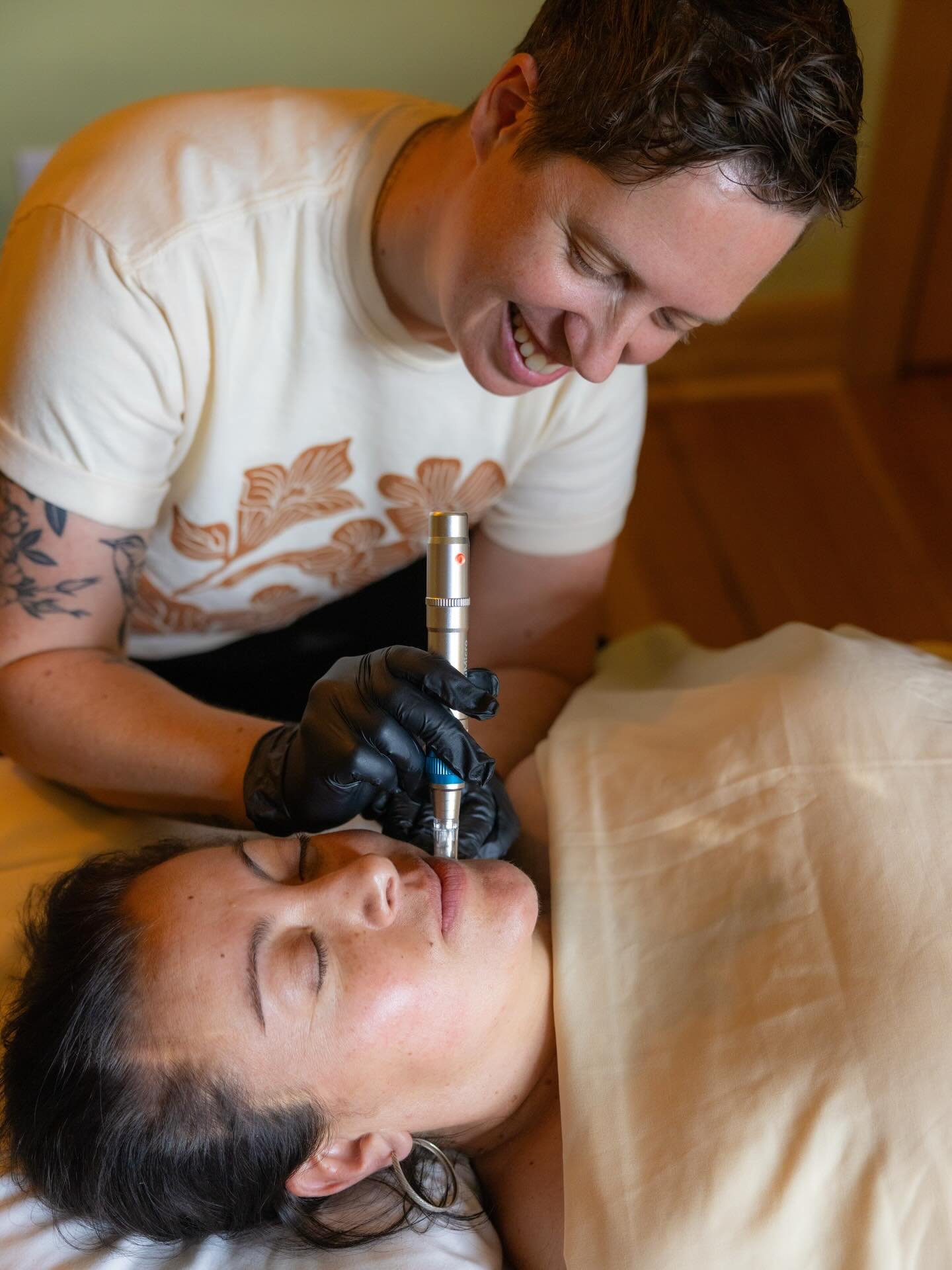 Microneedling ✨ a natural way to stimulate collagen and brighten your skin ✨

Also called Collagen Induction Therapy, microneedling uses tiny micro-punctures to stimulate your body&rsquo;s natural healing response.

The result:
✨ More collagen
✨ More