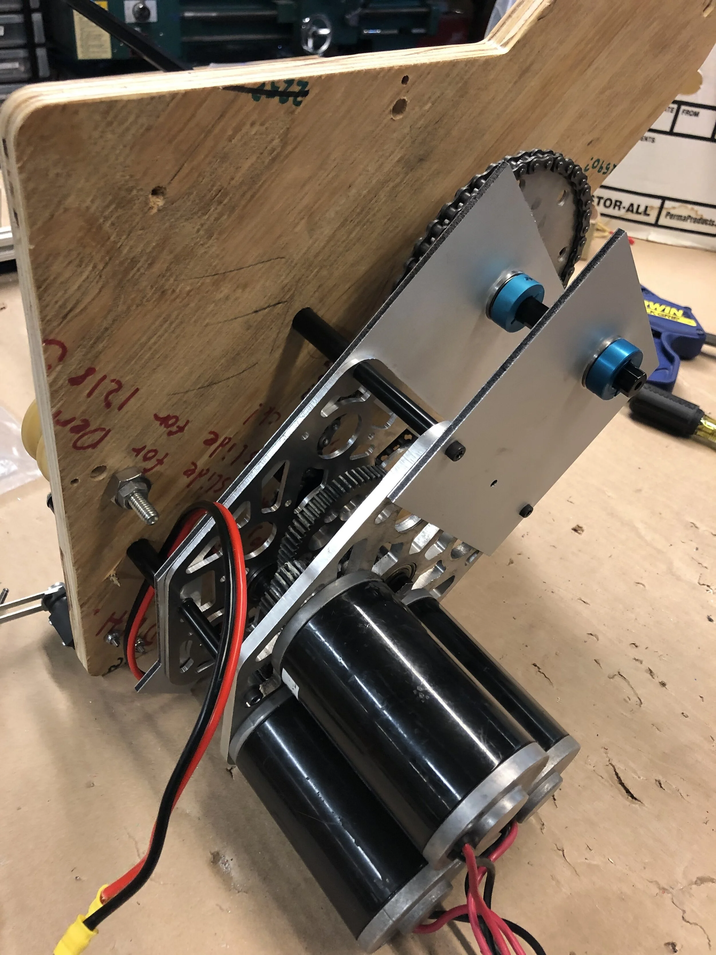 Gear box attached to the lid of the ski tow
