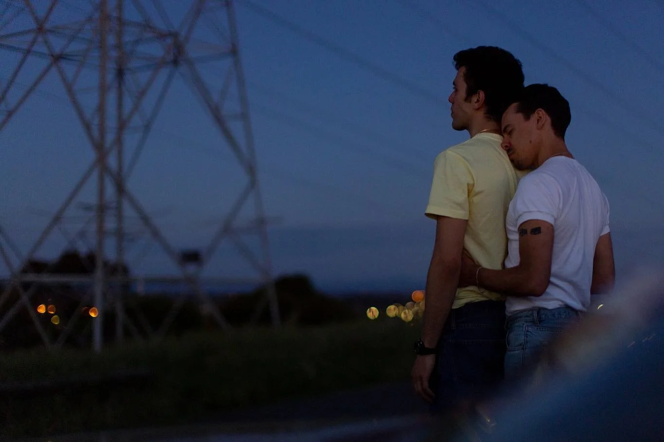 Check out our most recent Feature on Goran Stolevski&rsquo;s latest film, &lsquo;Of An Age&rsquo;, a time-spanning queer story revolving around the lasting influences of young love. Read the full piece at the link in bio. #focusfeatures #queerfilm #l