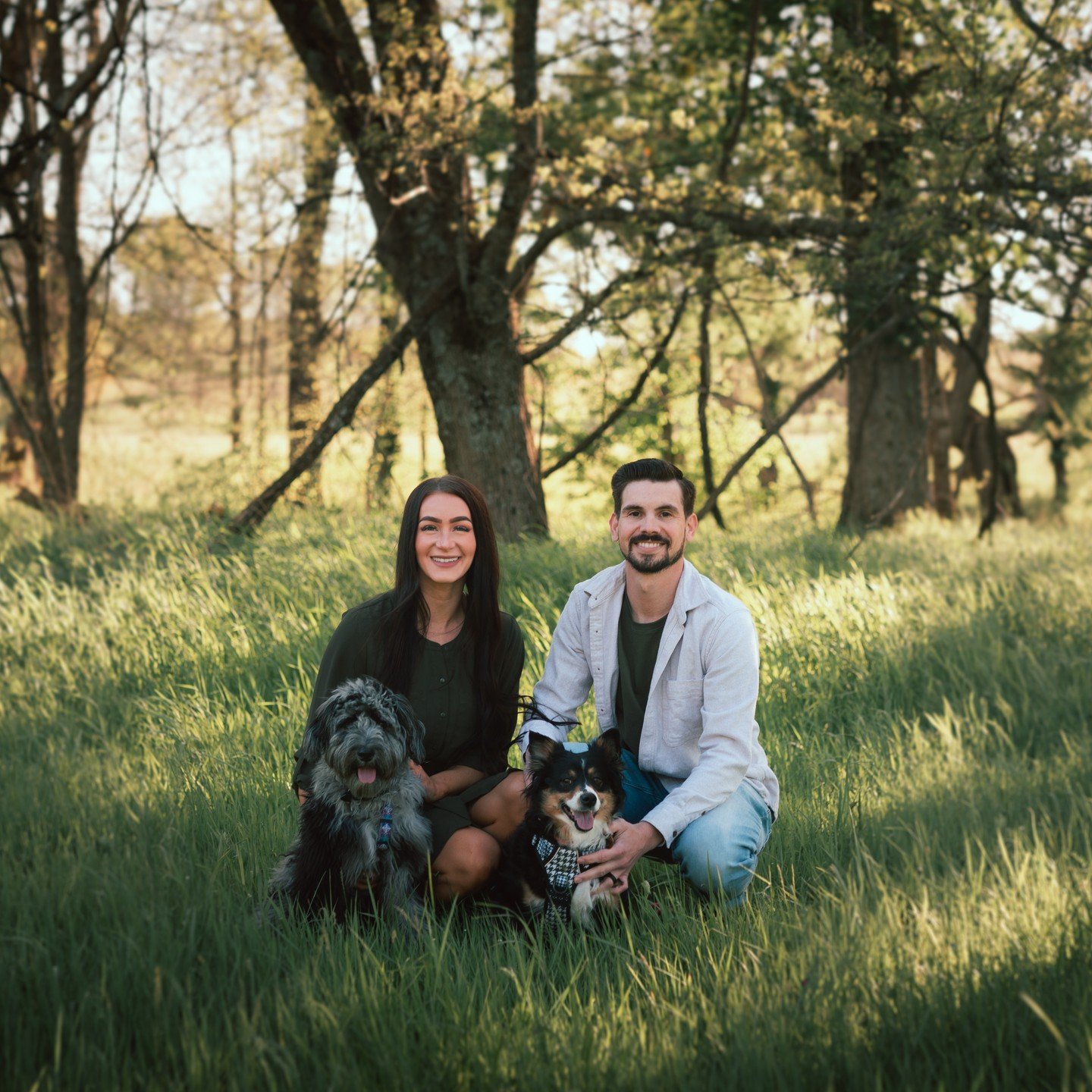 Got to spend some time with @_madssjayy and Colter tonight! They just moved here from the beautiful state of Utah and wanted to get some family photos done with their furbabies Ella and Arlo🐶The doggos definitely enjoyed getting to run around and sp