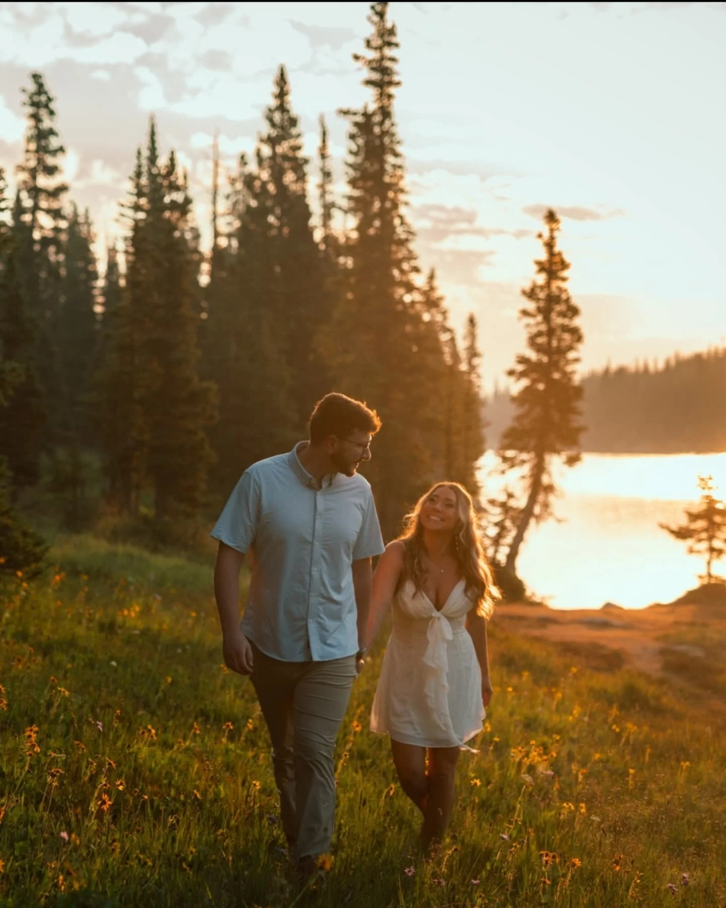 Chasing sunrises in the mountains of beautiful Colorado✨

You haven't really lived until you've explored mountain tops and dipped your toes in a glacier lake. But you don't have to just take my word for it - check out these photos from @alli_luft &am