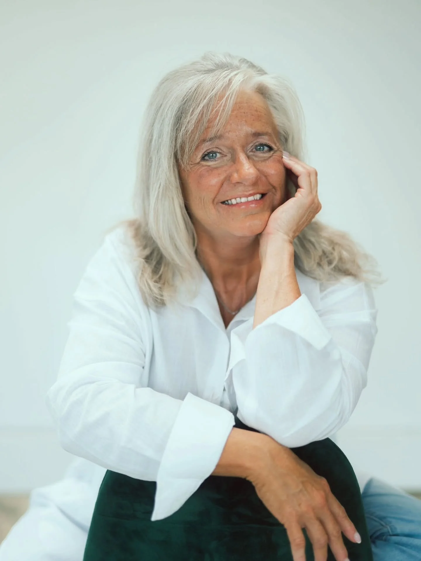 Life gets busy, things get forgotten, priorities shift. And somewhere in the middle of all that chaos, it's easy for YOU get pushed to the back burner😅

Bernadean came to me needing some fresh headshots for her business, but after a wild few months,