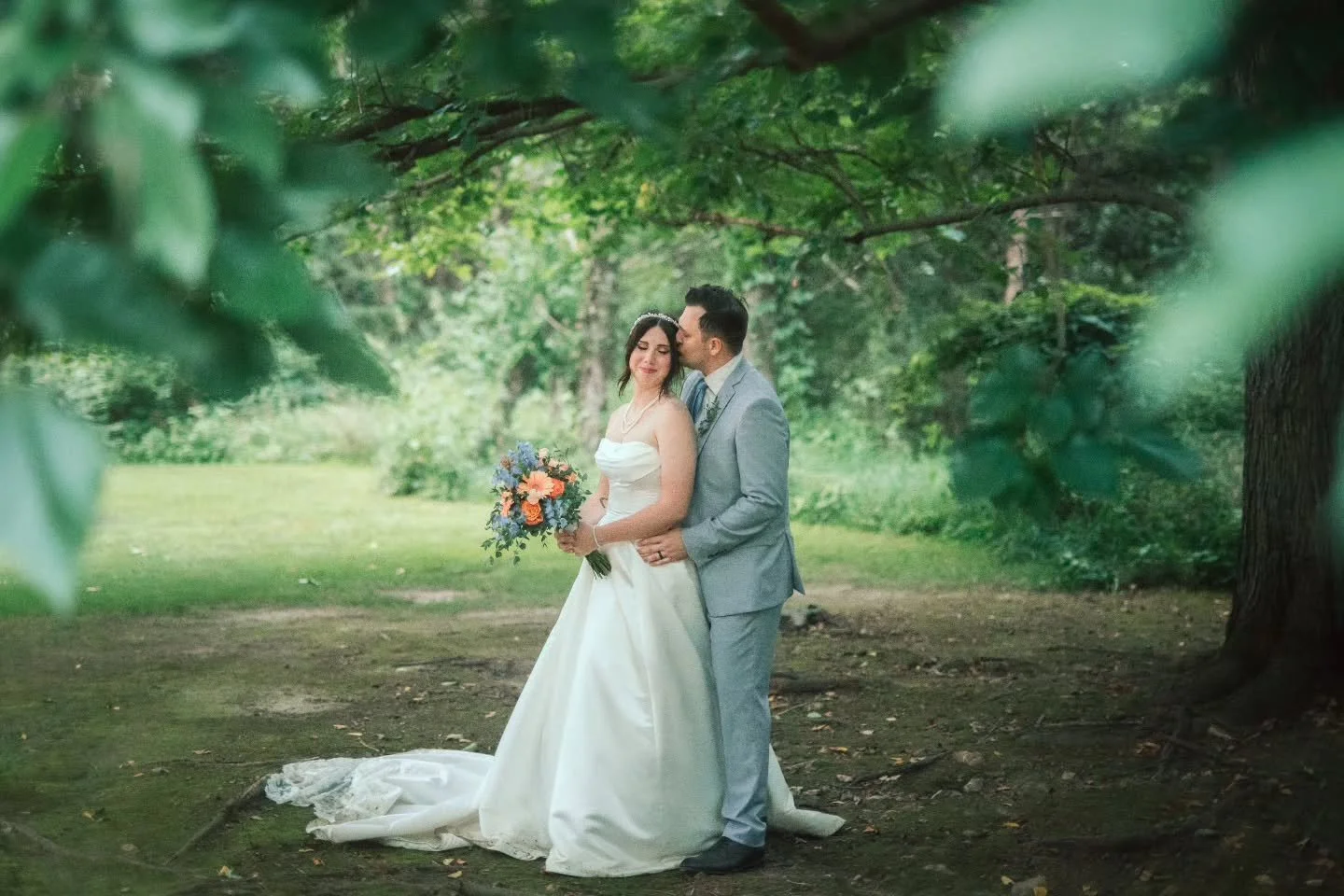 It's the beginning of August, but this weekend's wedding at @samuel.cedars felt so much like fall. The day started with a soft rain that stopped just in time for @cloclo.williams and @brendanw_1203 ceremony. The clouds stuck around and created the be