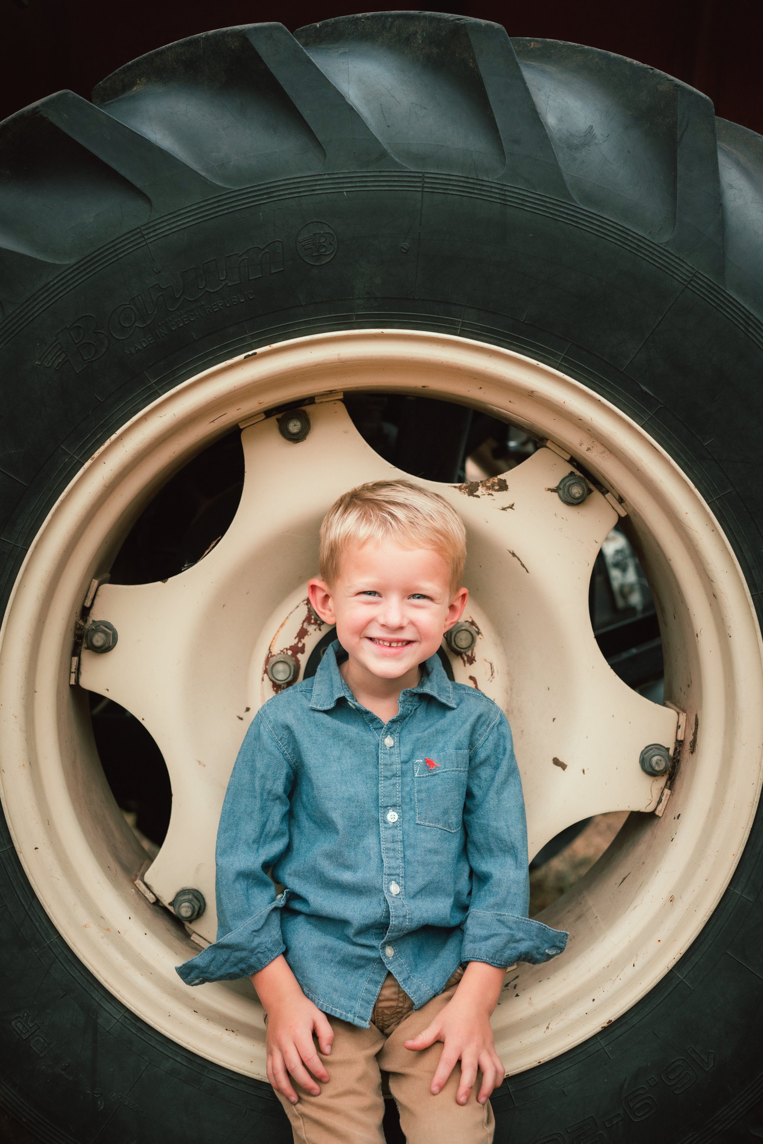 GEYER_FAMILY_FARM_PHOTO_SESSION (25).jpg