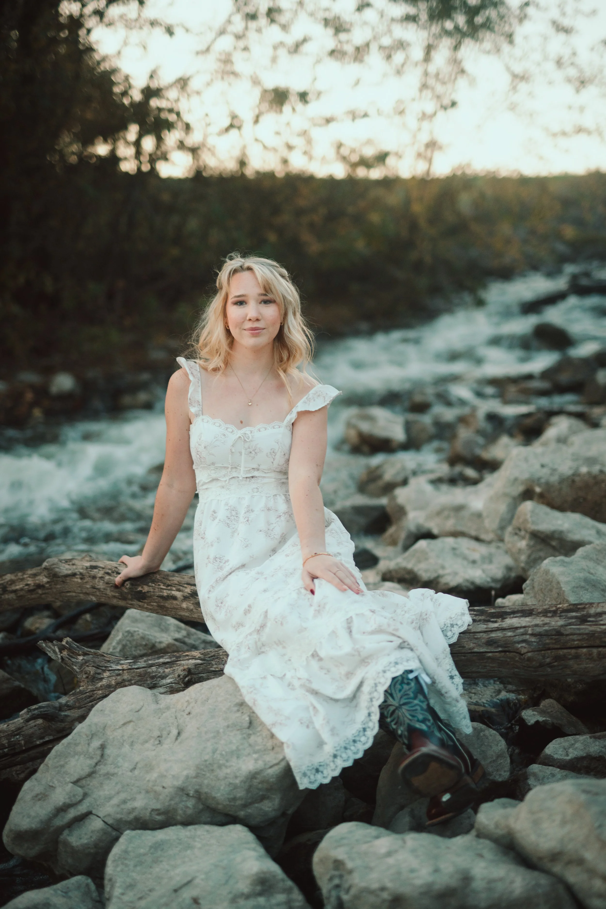 MCKENNA_SENIOR_PHOTOS_FELLOWS_LAKE (93).jpg