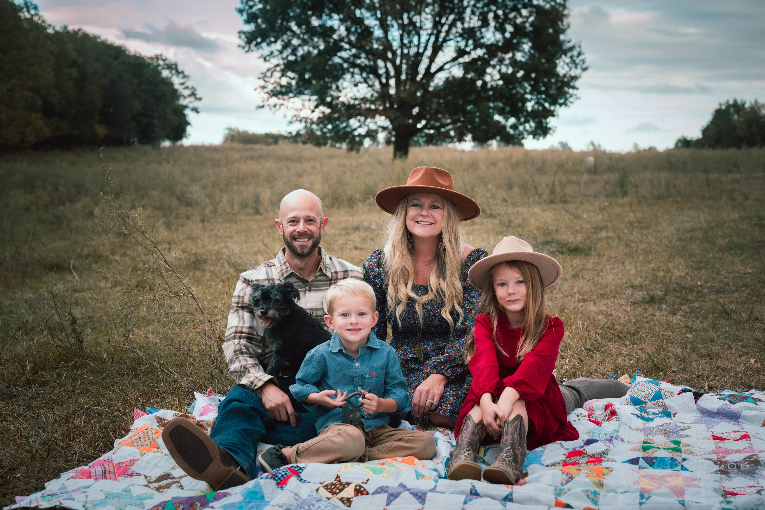 GEYER_FAMILY_FARM_PHOTO_SESSION (11).jpg