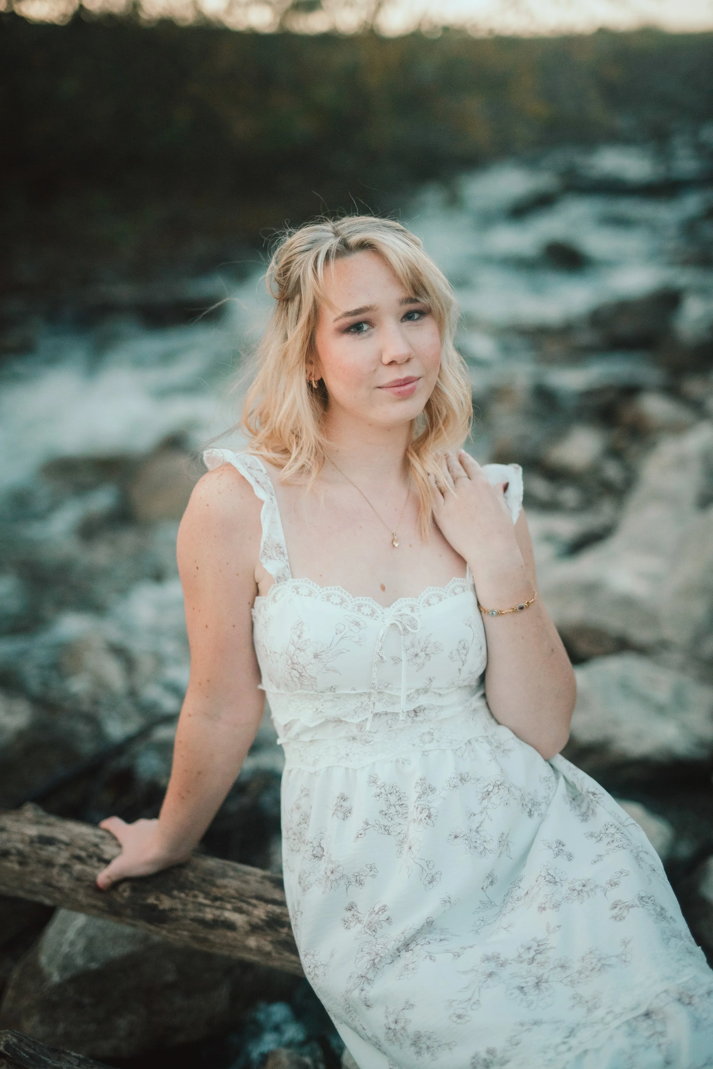 MCKENNA_SENIOR_PHOTOS_FELLOWS_LAKE (94).jpg