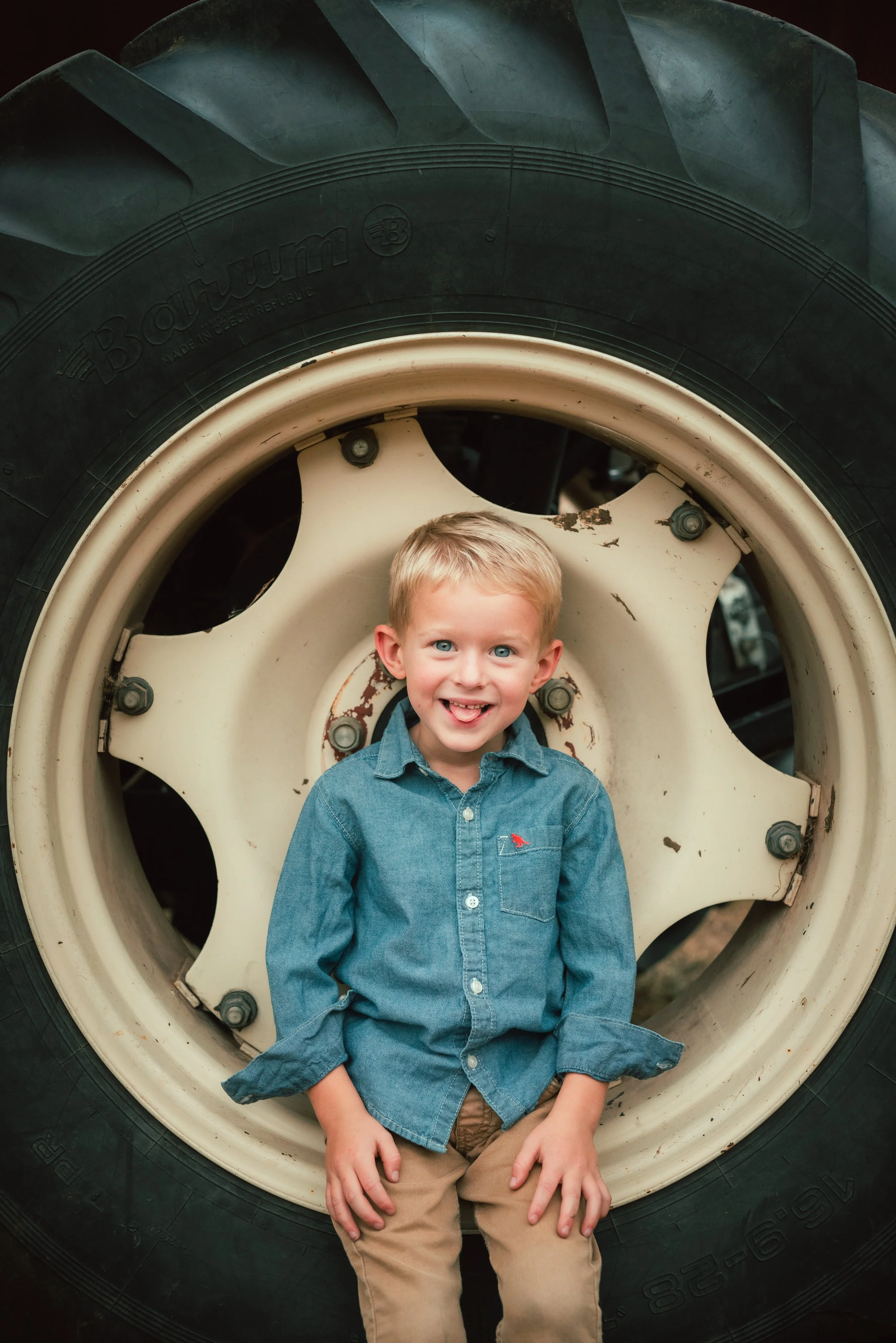 GEYER_FAMILY_FARM_PHOTO_SESSION (24).jpg