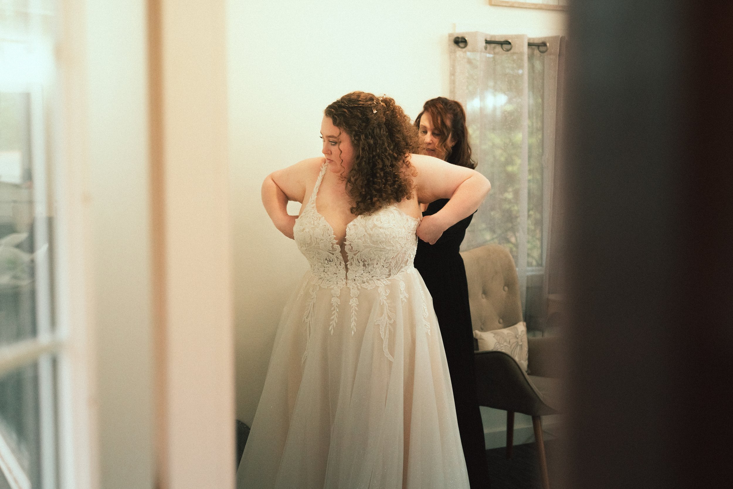 KEALIE_ADAM_GETTING_READY (11).jpg