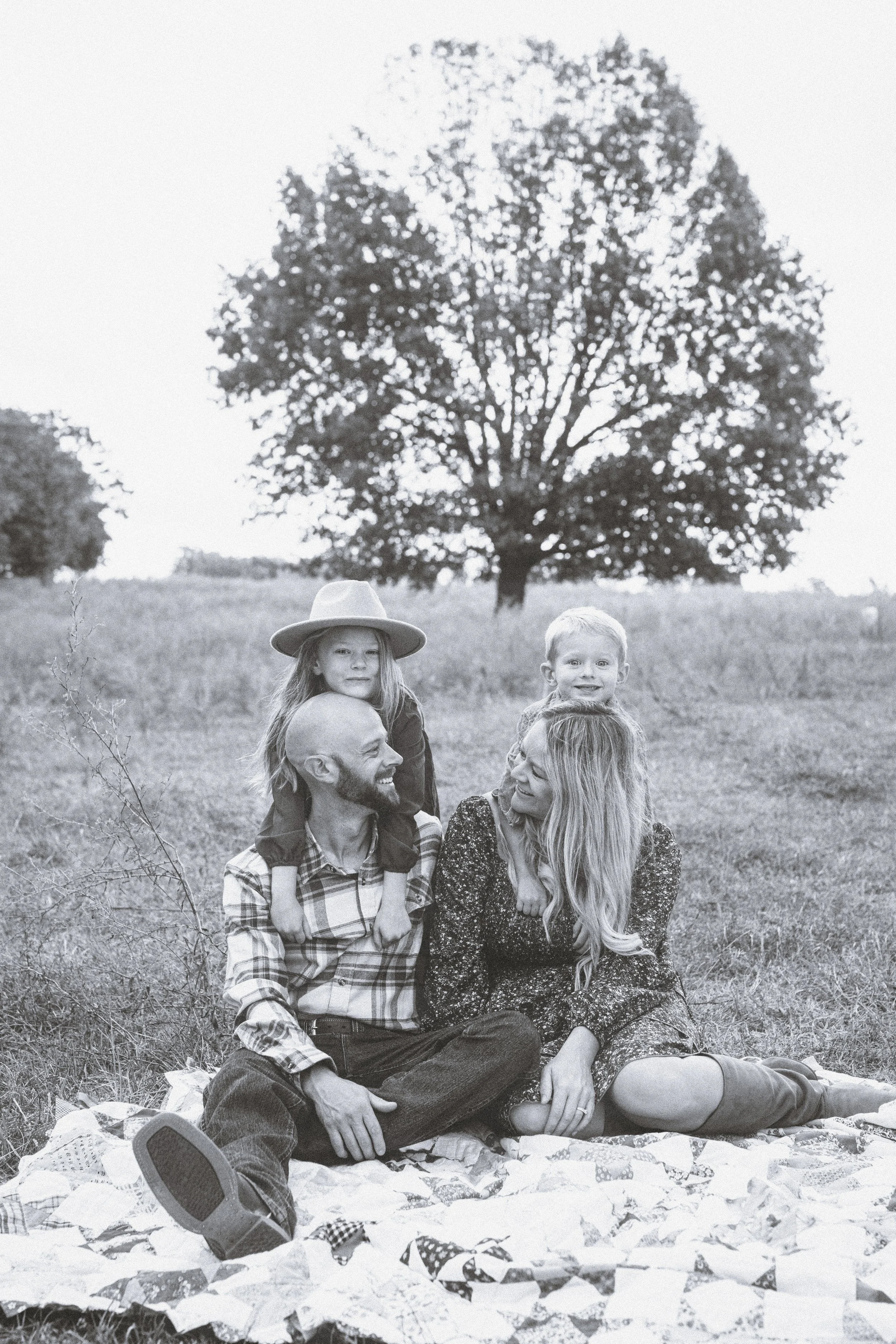 GEYER_FAMILY_FARM_PHOTO_SESSION (13).jpg