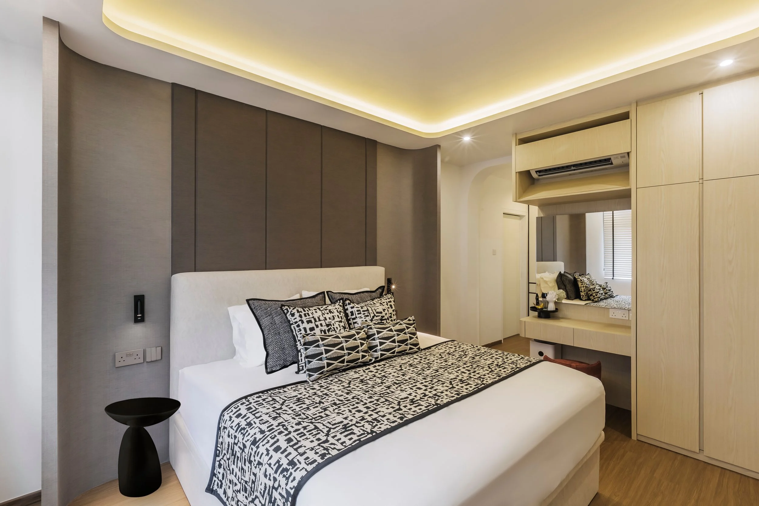 custom-luxury-masterbedroom-design-singapore.jpg