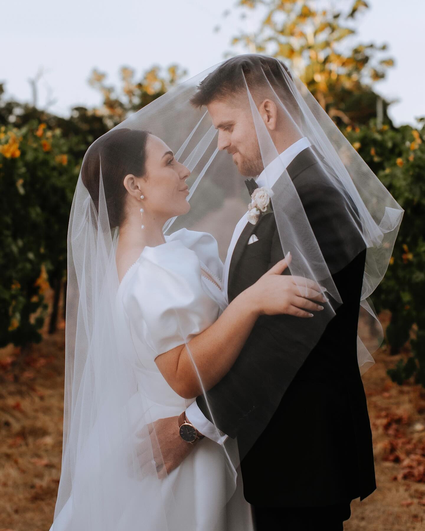 ~ Eliza &amp; Jordan

A truely magical day for these two 💛

Bride @eliza.morgan94 wears the FLORENCE gown from @ingridolicbridal which features bold sleeves, a voluminous skirt and perfected dotted detailing. FLORENCE is available to try and order i