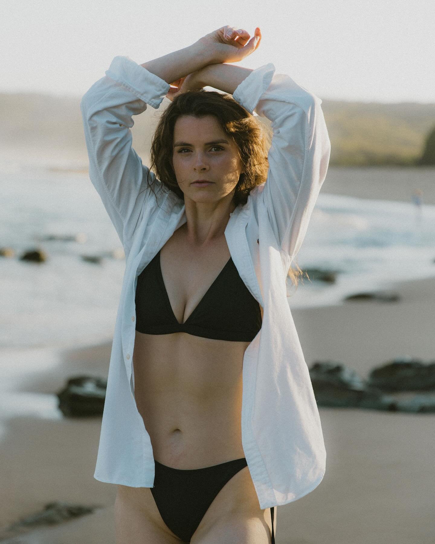 I love shooting both the beach and portraits, so why not do both?! I shot this a few weeks back with the lovely @nikrose_28 📸

Which one is your favourite?? 😄