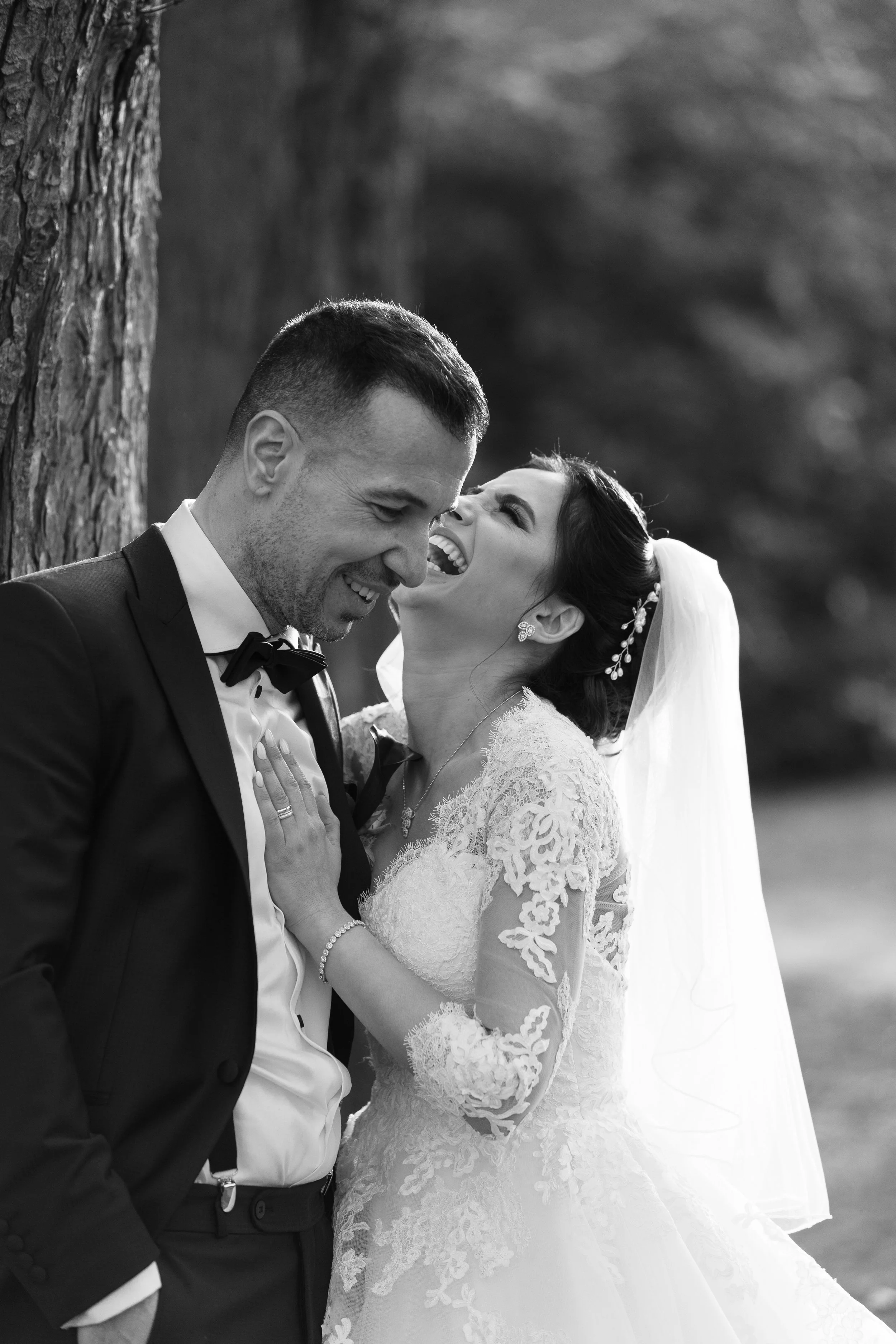 Lachendes Brautpaar Hochzeitsfotografie