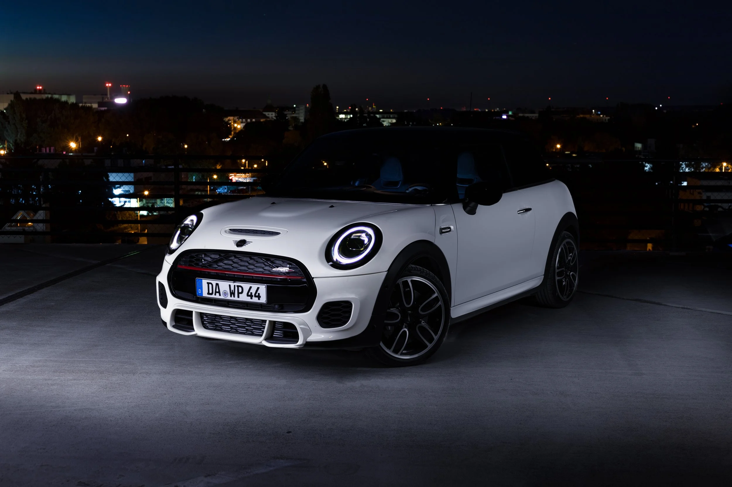 Mini John Cooper Works Light painting Nacht